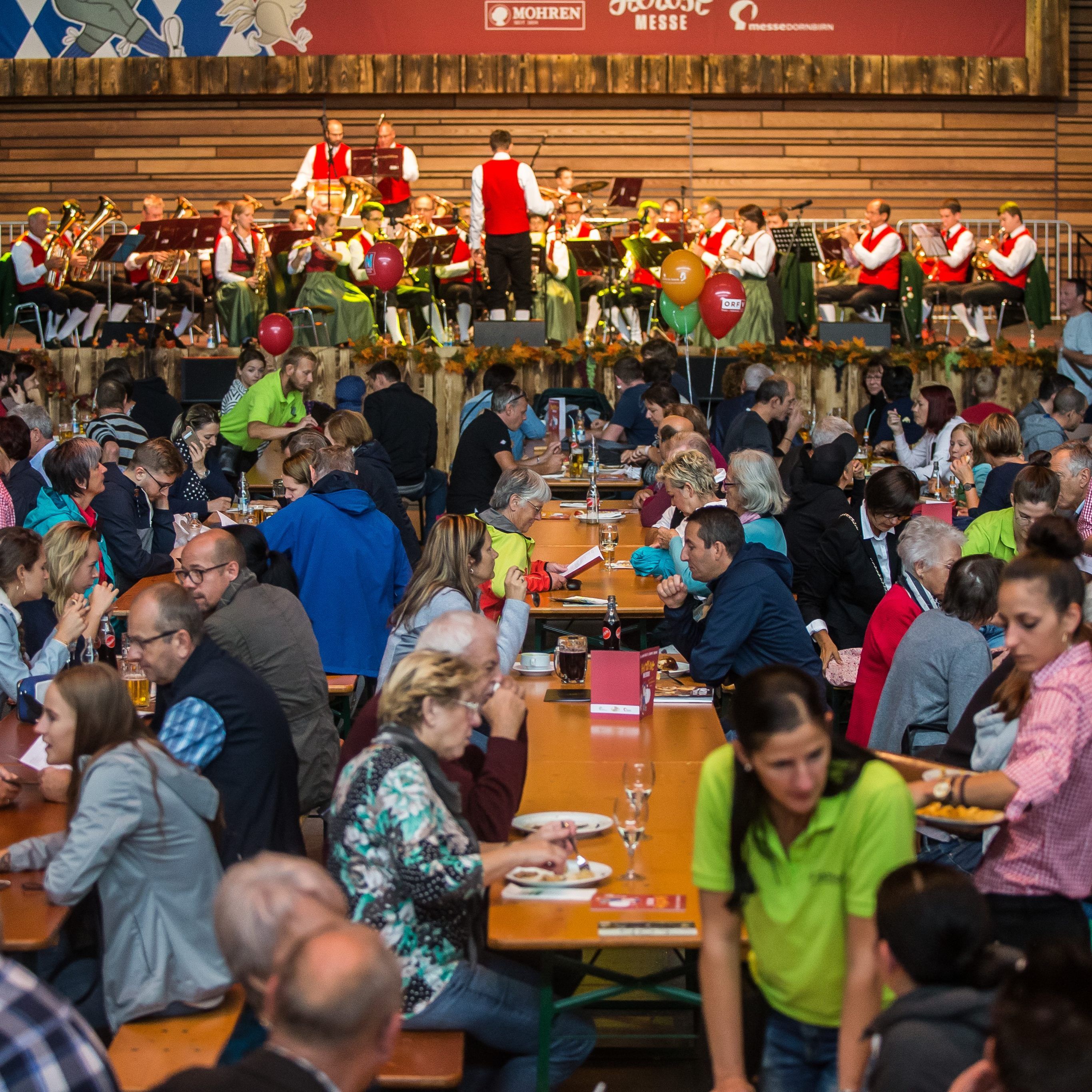 Wirtschaftszelt zog die Massen an