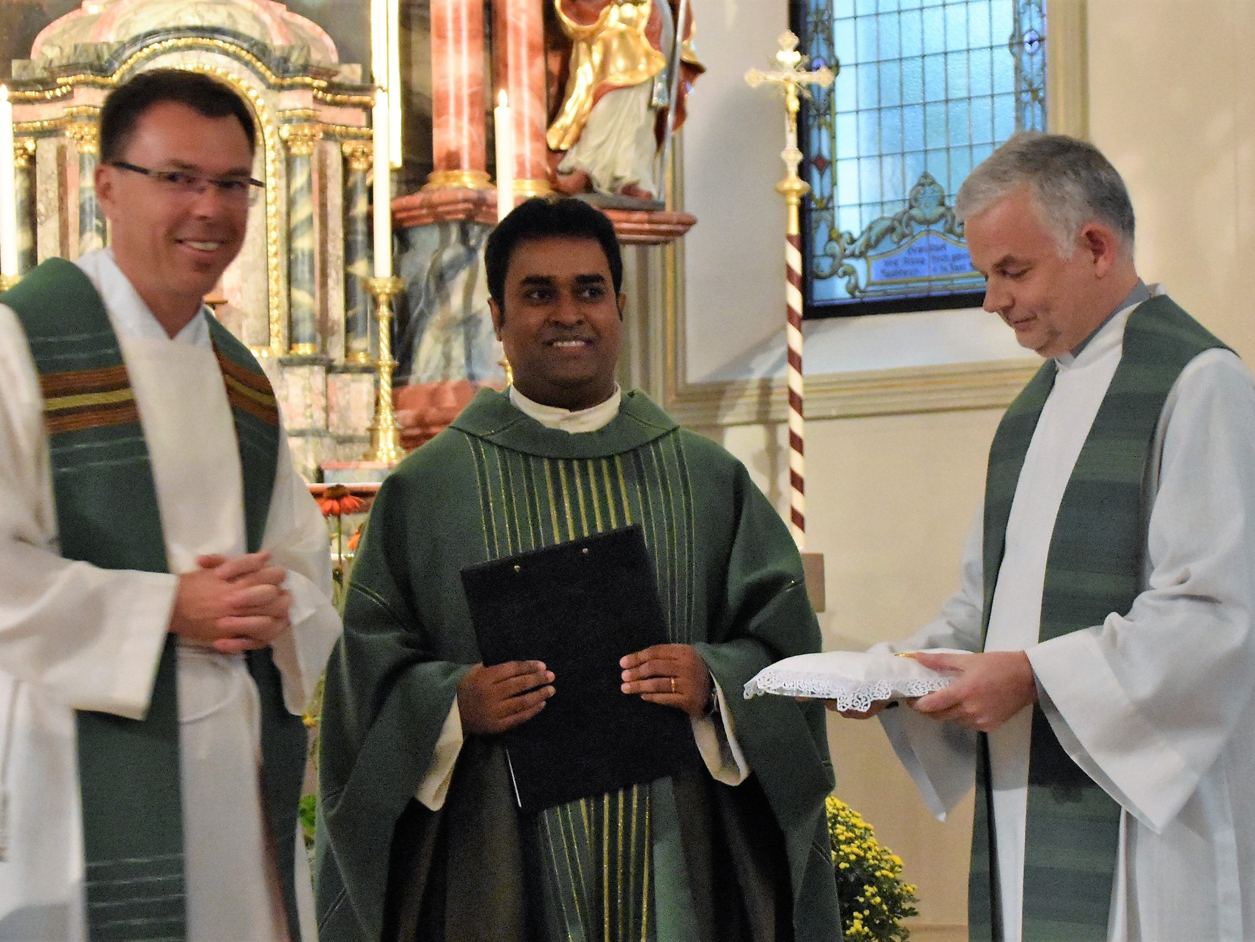 Symbolische Schlüsselübergabe