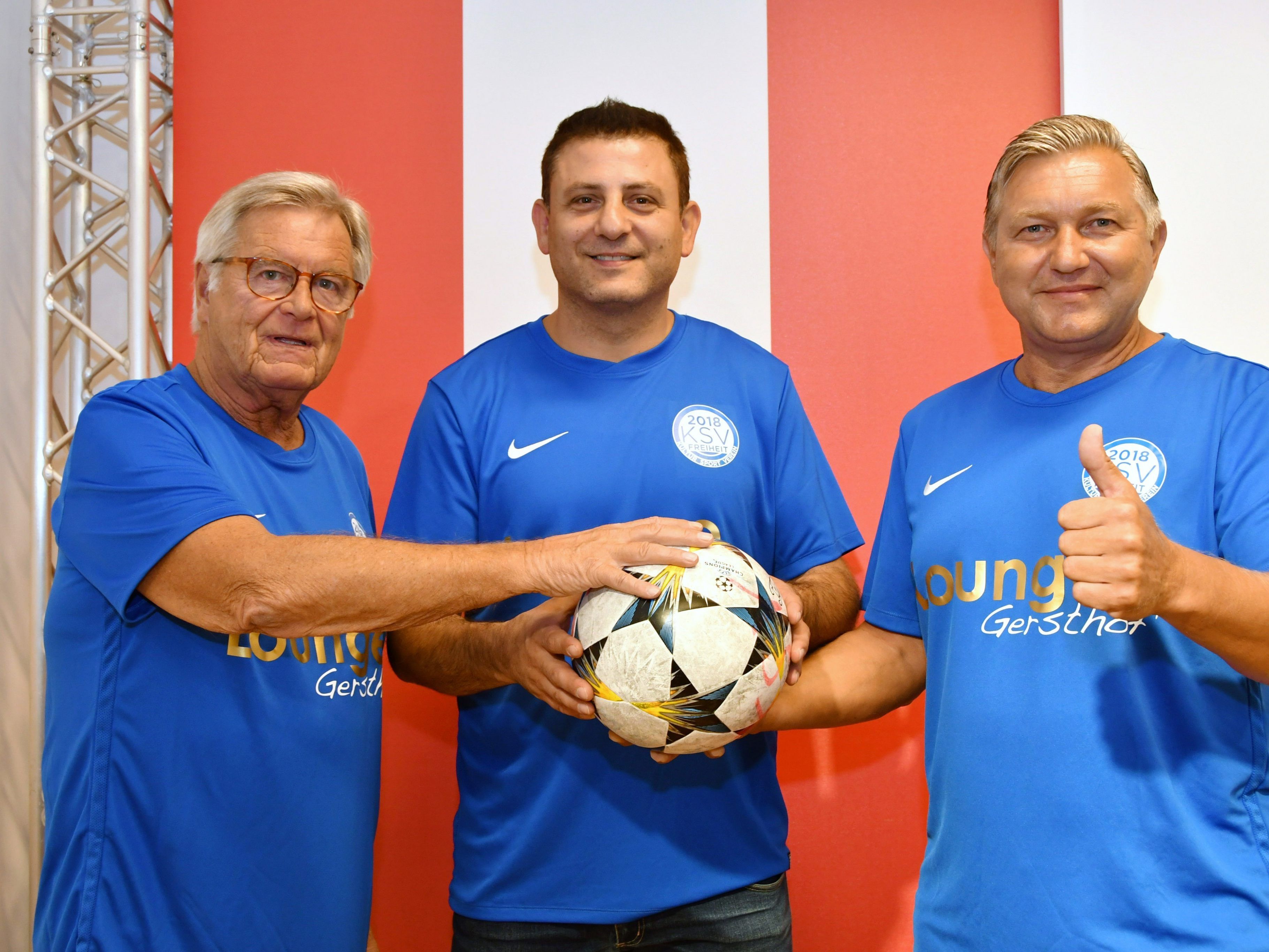 Obmann Stv. Georg Köckeis, Obmann Malek Assad und der sportliche Leiter Nemanja Damnjanovic sprichen von "gelebter Integration". Obmann Stv. Georg Köckeis, Obmann Malek Assad und der sportliche Leiter Nemanja Damnjanovic sprichen von "gelebter Integration".