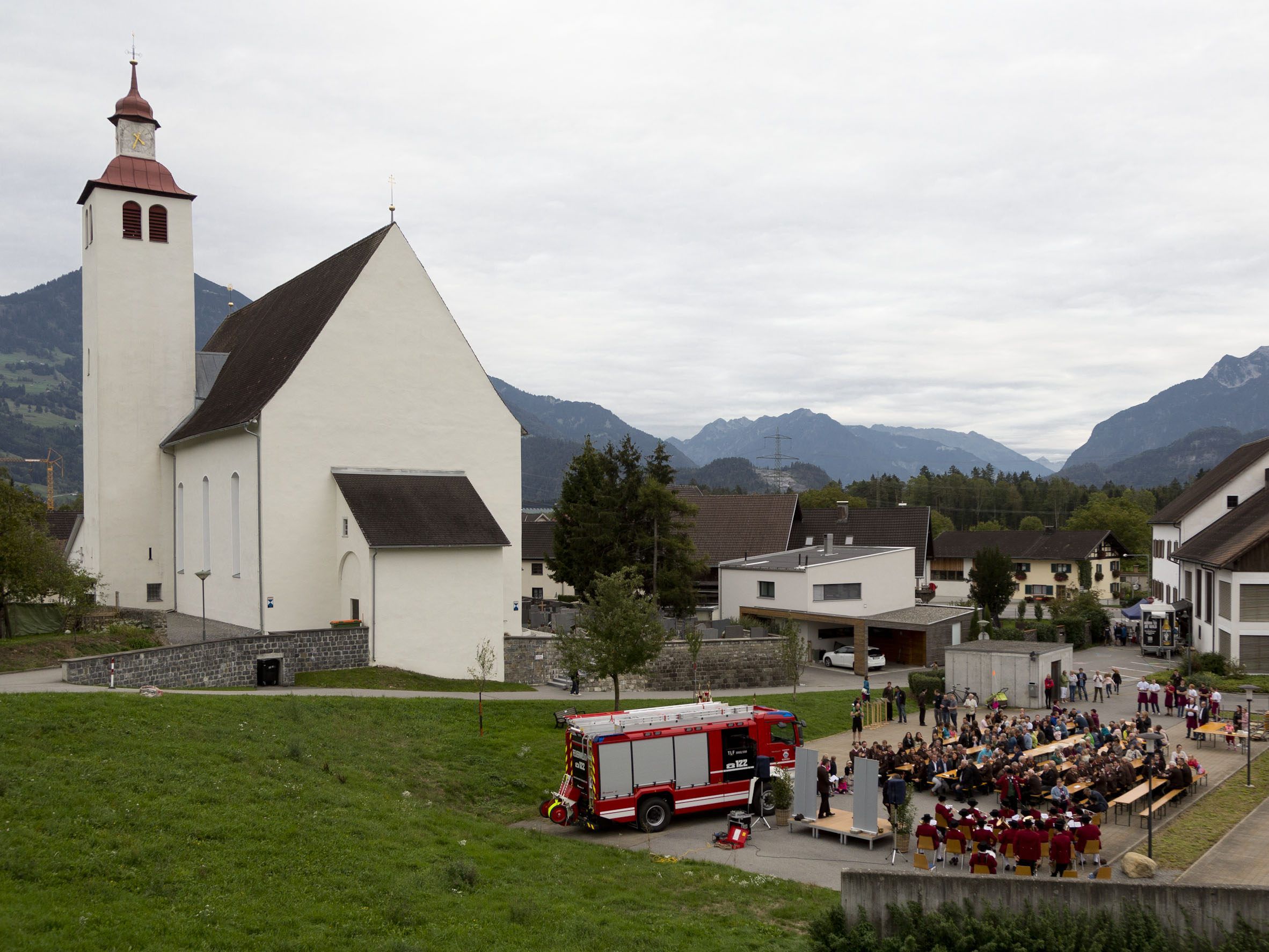 Landesrat Christian Gantner sprach bei der Fahrzeugweihe in Bludesch.