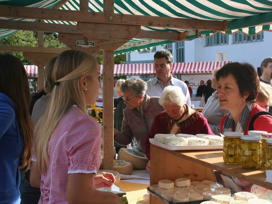 Alpabtrieb mit Käsemarkt - am Samstag in Nenzing.