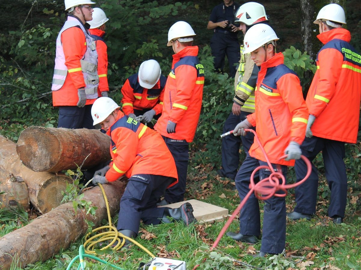 Schwierige Bergung der eingeklemmten „Puppe“.