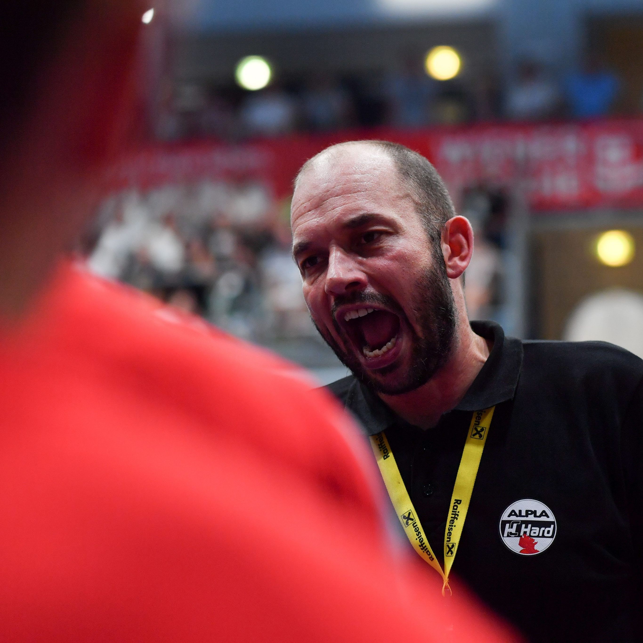 Klaus Gärtner schwört seine Truppe zum Ligaauftakt ein.
