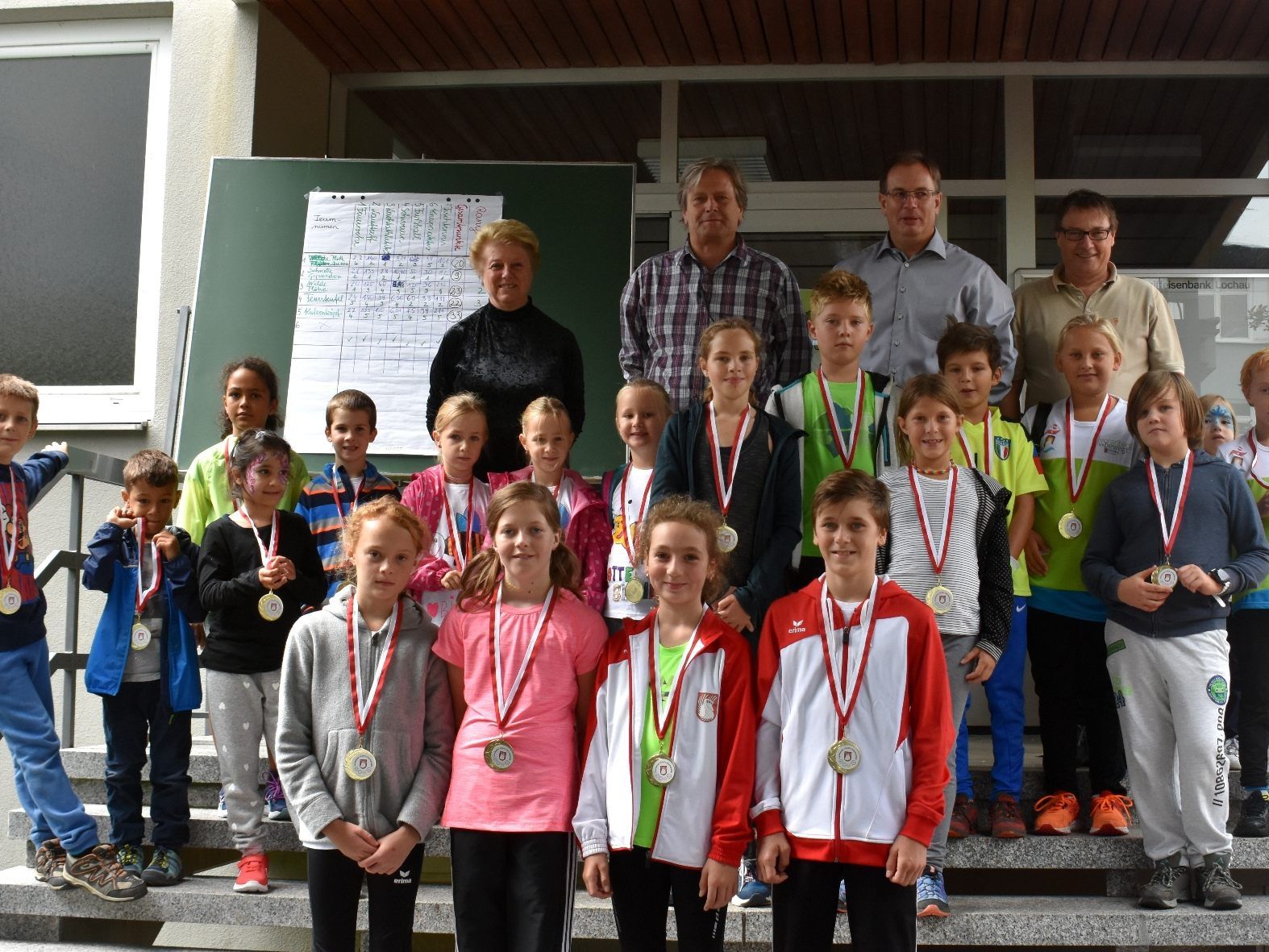 Viel Spaß hatten die sportbegeisterten Kinder bei der „Lochauer Kinderolympiade“, und alle Teilnehmer erhielten für ihre Leistung eine tolle Medaille. Viel Spaß hatten die sportbegeisterten Kinder bei der „Lochauer Kinderolympiade“, und alle Teilnehmer erhielten für ihre Leistung eine tolle Medaille.