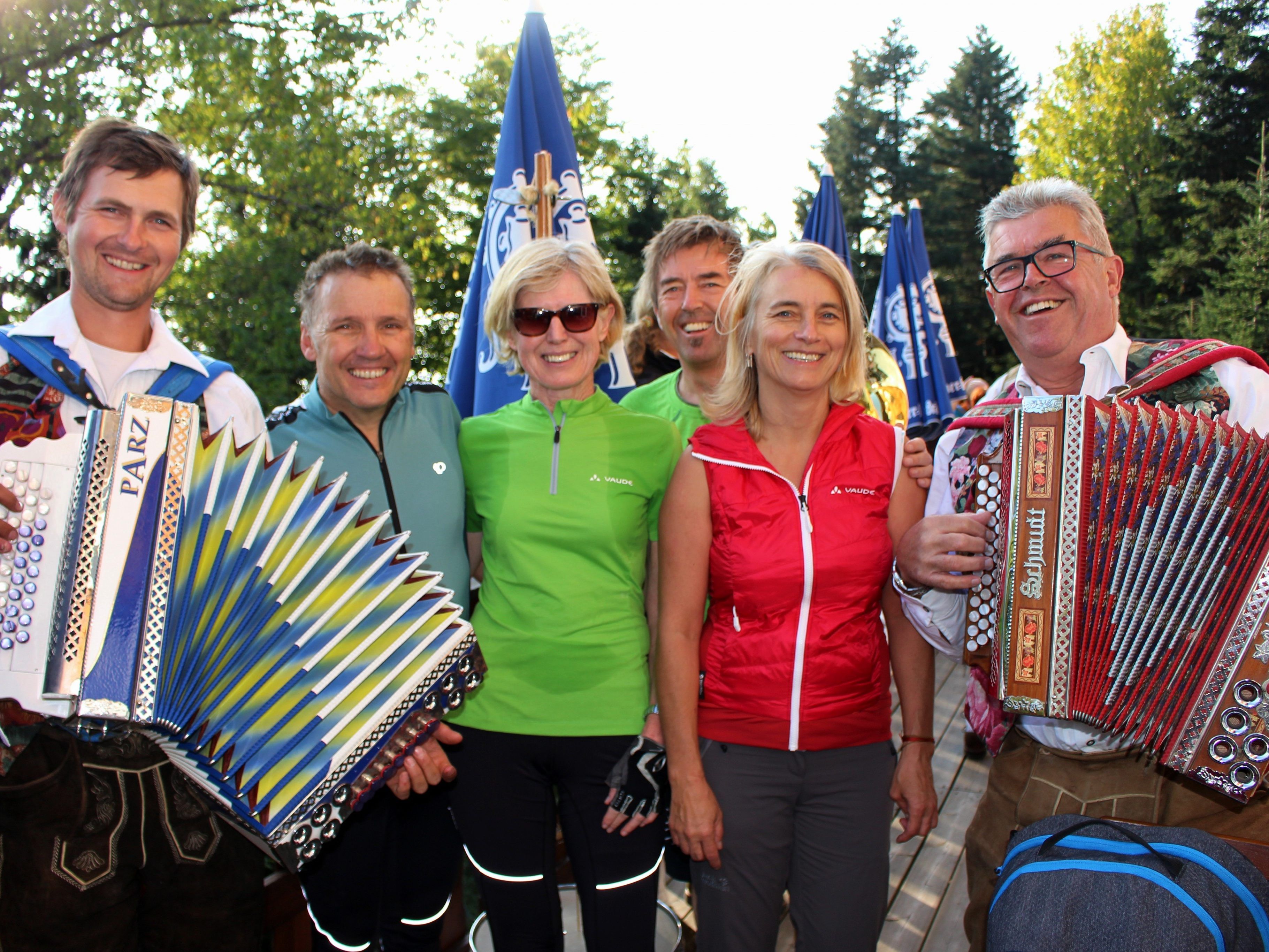 Prächtige „Oktoberfest“-Stimmung rund um das „Gasthaus Moosegg“ am Pfänder mit dem „Pfänderecho“ und dem „Trio Spezial“.