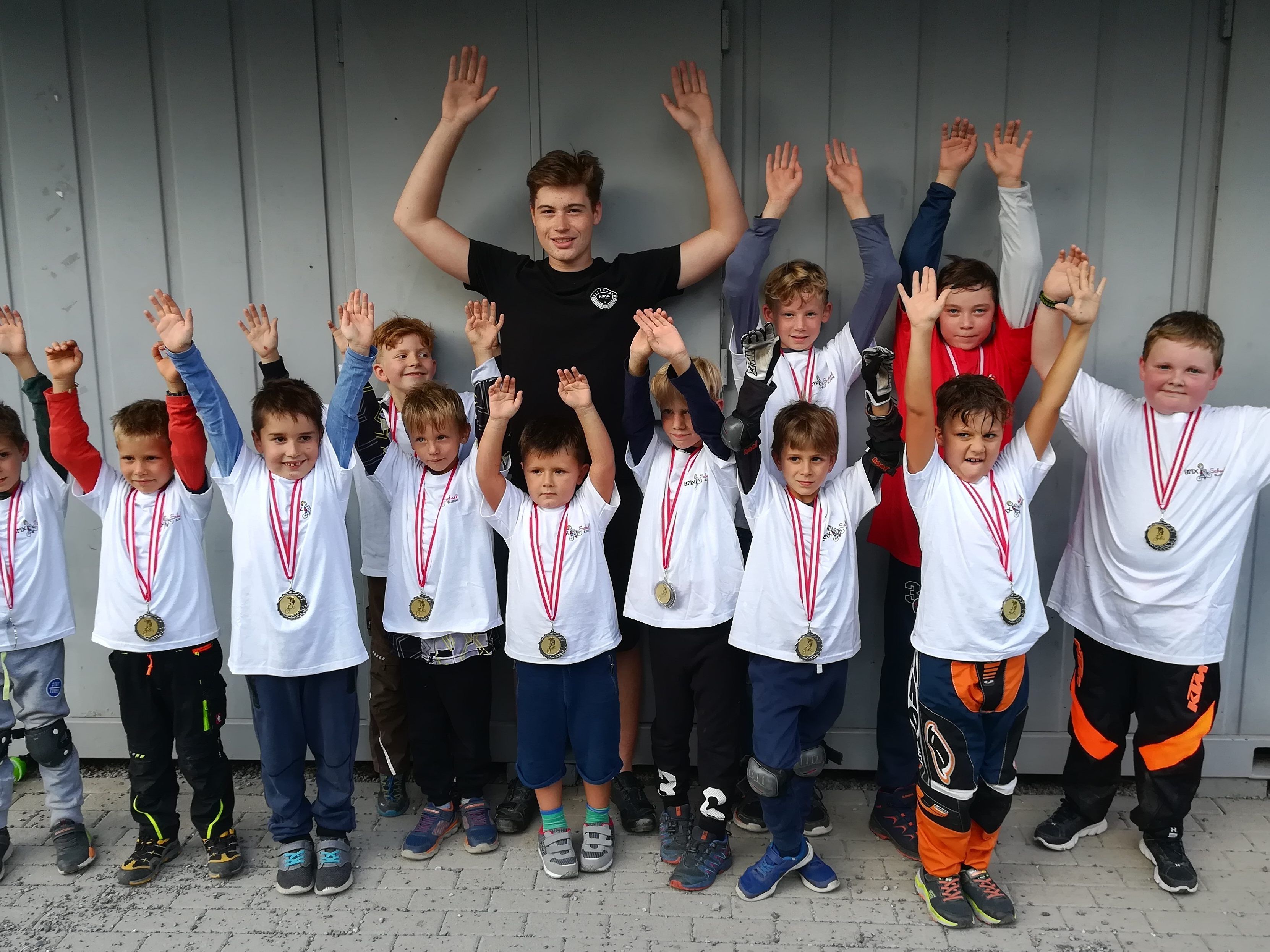 Kleine BMXler ganz groß Kleine BMXler ganz groß