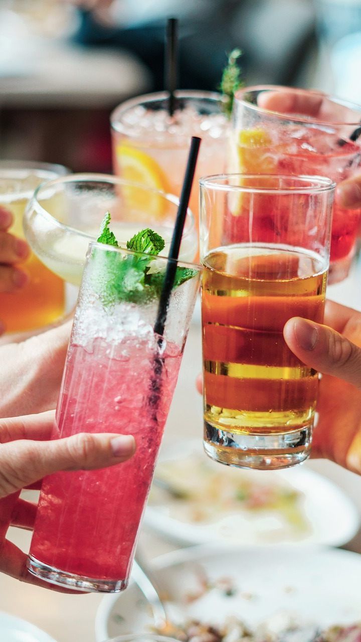 Auch Frauen finden zunehmend Gefallen am Alkohol.
