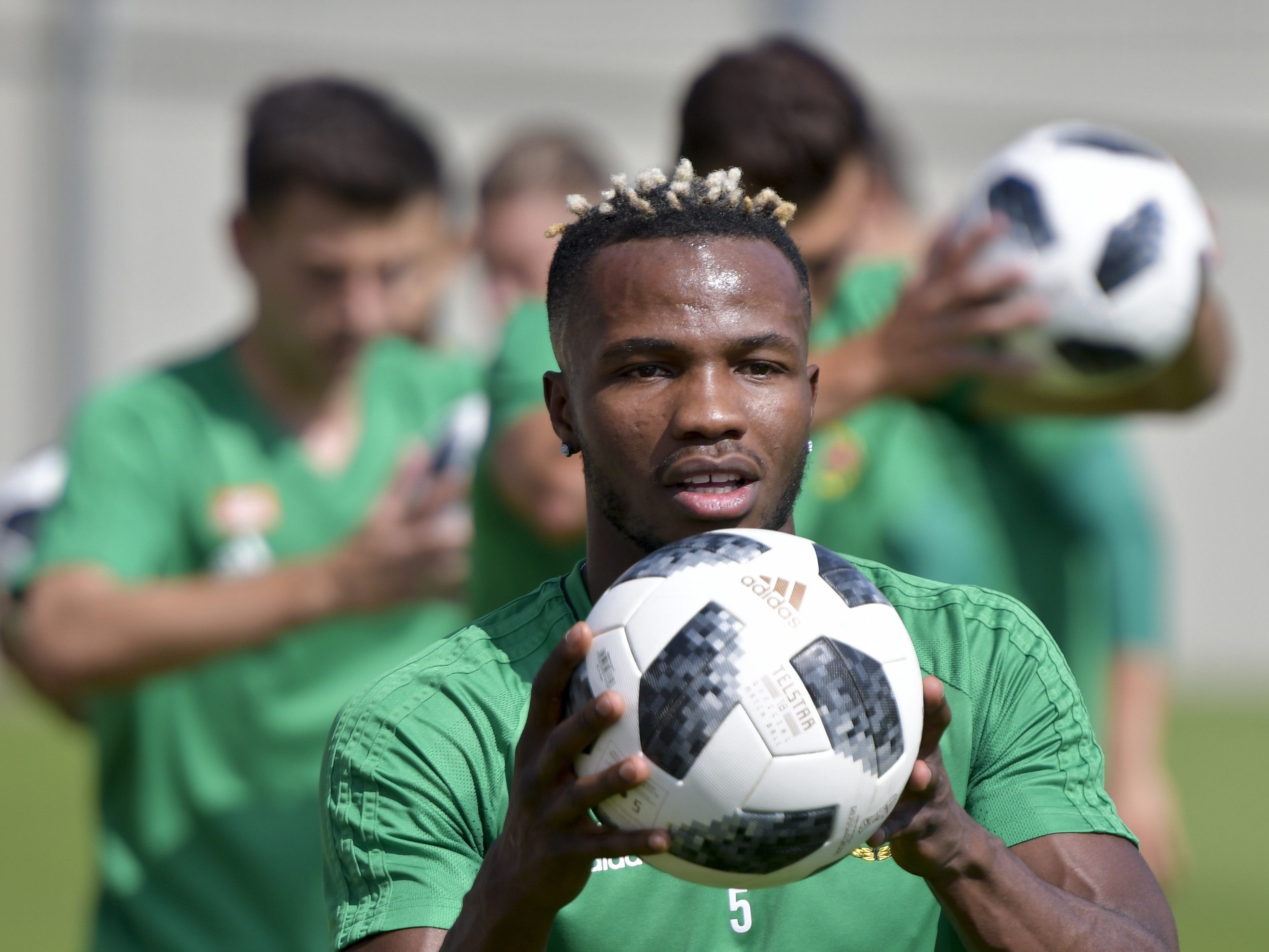 Rapid Wien verlängerte den Vertrag mit Verteidiger Bolingoli.
