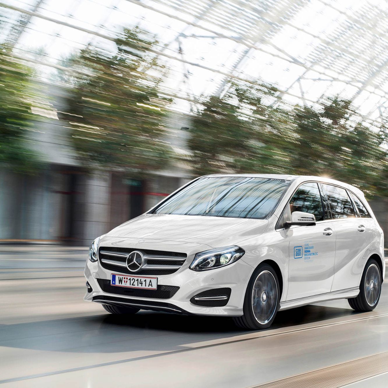 Mit der neuen Mercedes B-Klasse von car2go lassen sich auch sperrigere Möbel transportieren.