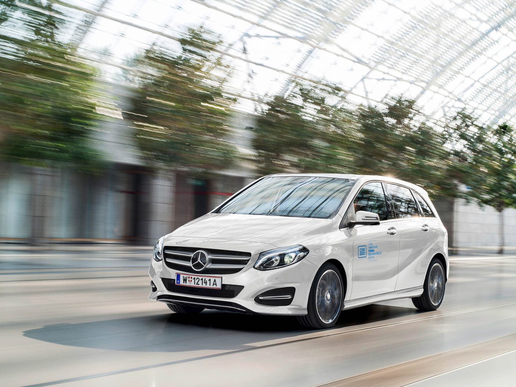 Mit der neuen Mercedes B-Klasse von car2go lassen sich auch sperrigere Möbel transportieren.