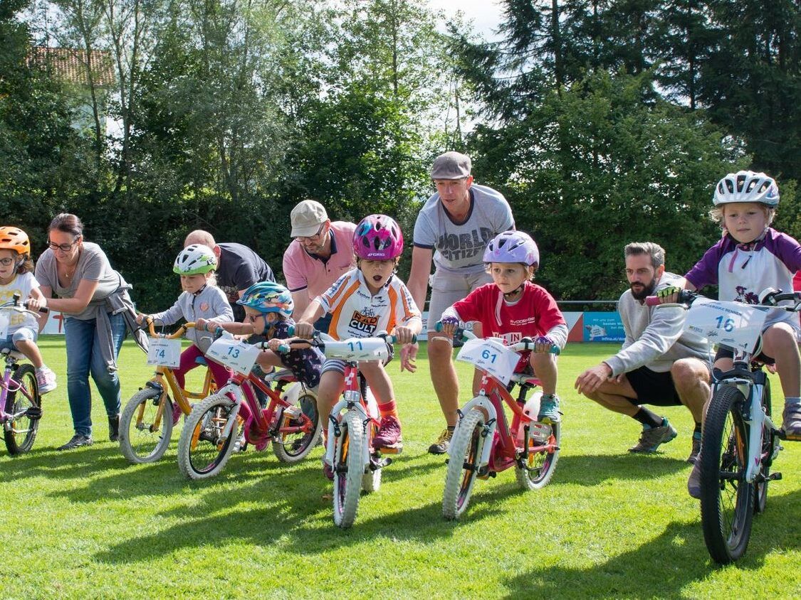 Volle Konzentration der jungen Rennteilnehmer beim Start.