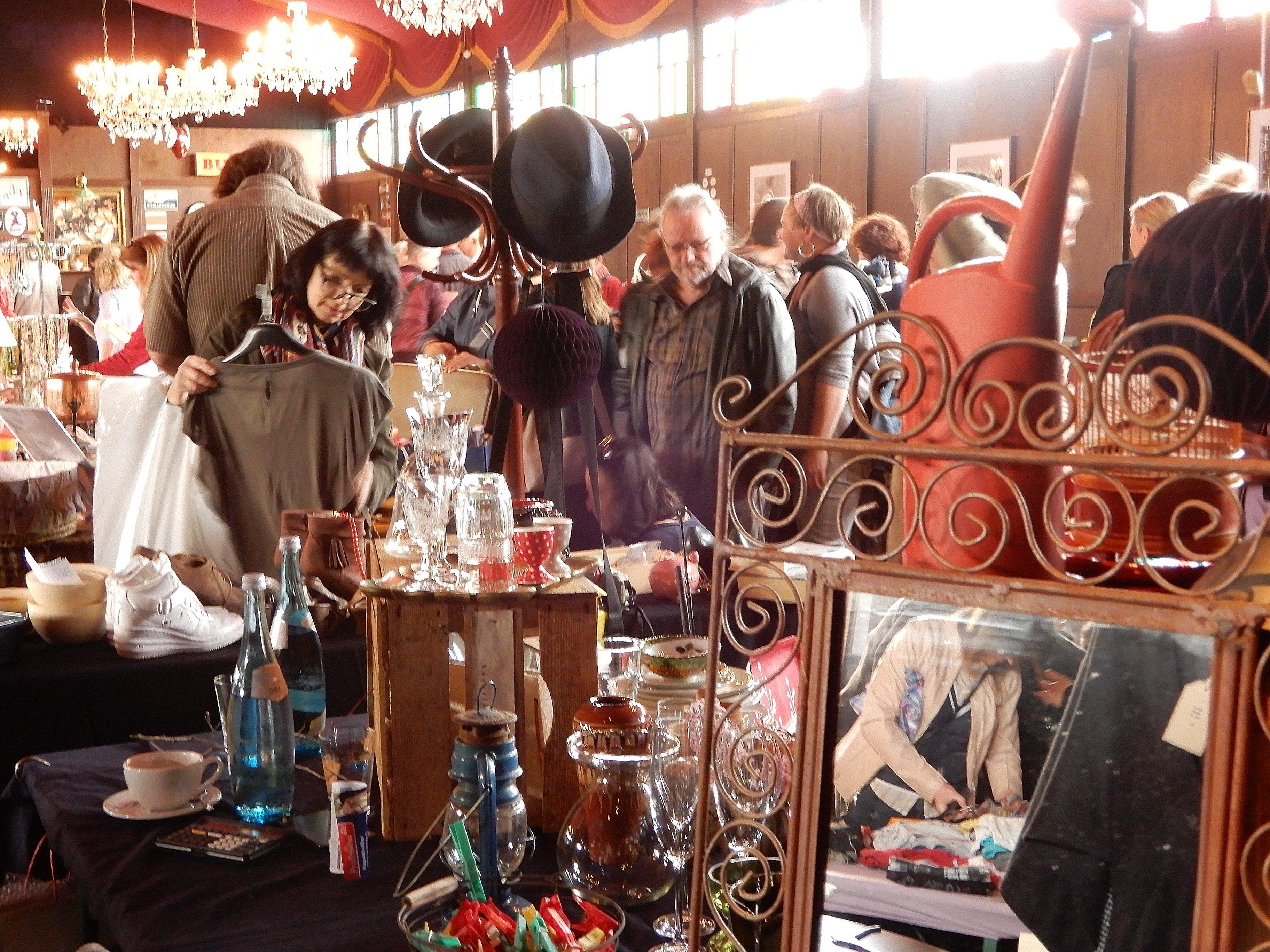 Ob beim Freudenhaus-Flohmarkt oder zeitgenössischem Circustheater - das Herbstprogramm im Freudenhaus wird wieder spannend.