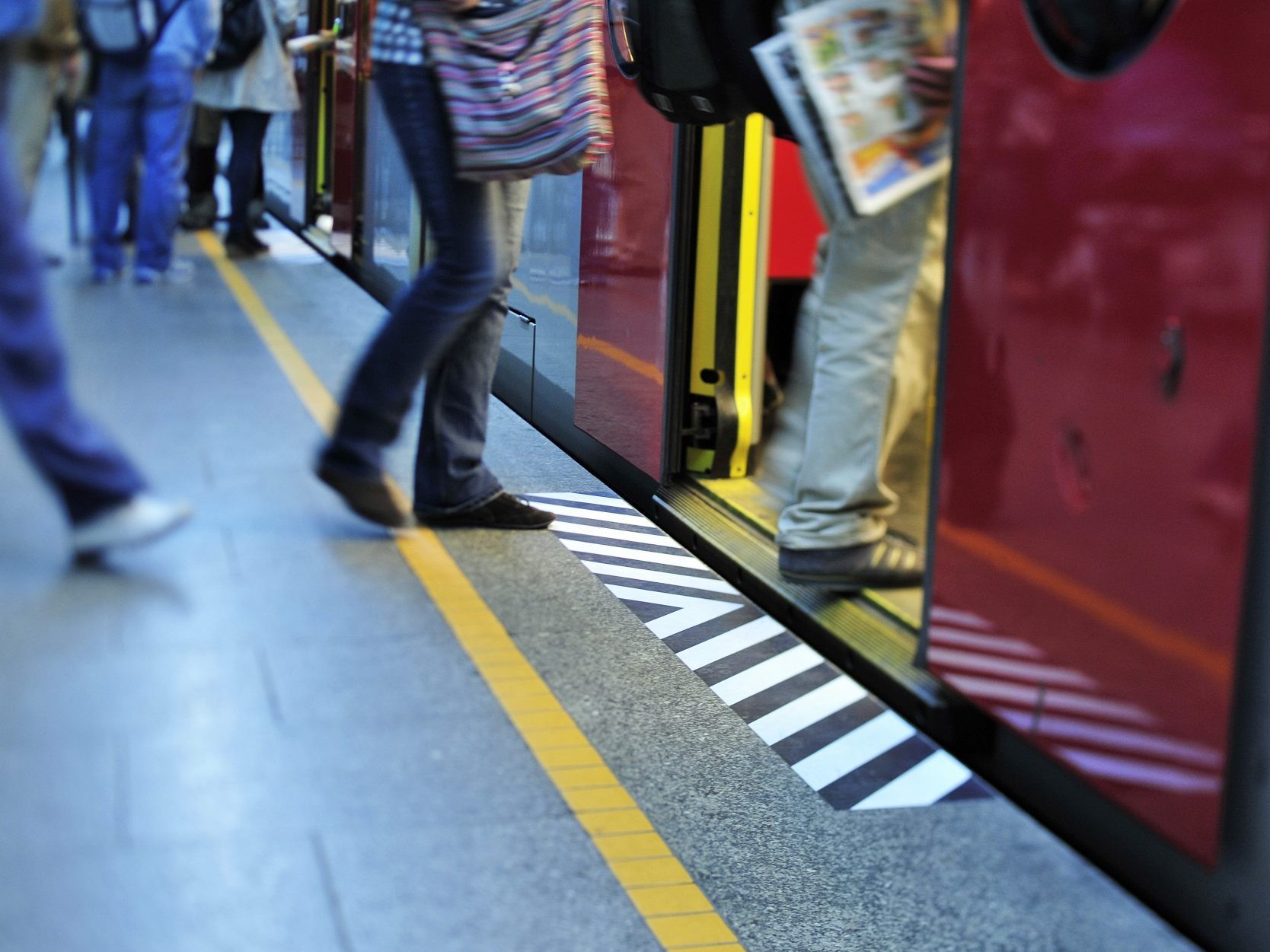 Die 24-jährige Frau besprühte andere Fahrgäste in der Wiener U6 mit Pfefferspray.