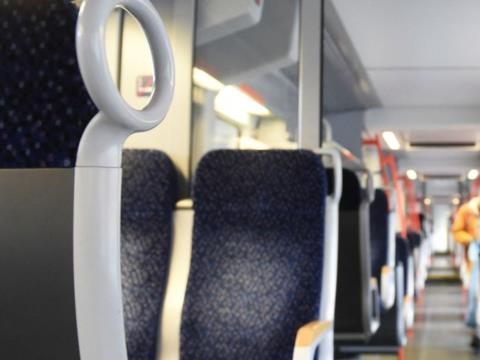 Oberleitungs-Riss im Wiener Schnellbahn-Netz sorgte für eine Sperre. Oberleitungs-Riss im Wiener Schnellbahn-Netz sorgte für eine Sperre.