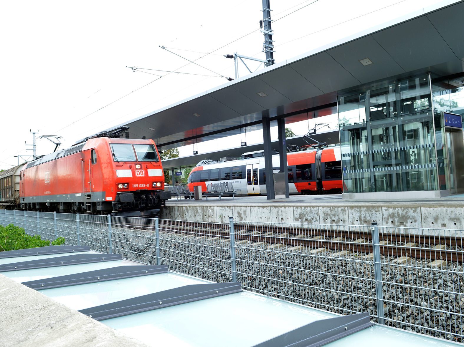 Das Land Vorarlberg investiert in die Schiene.