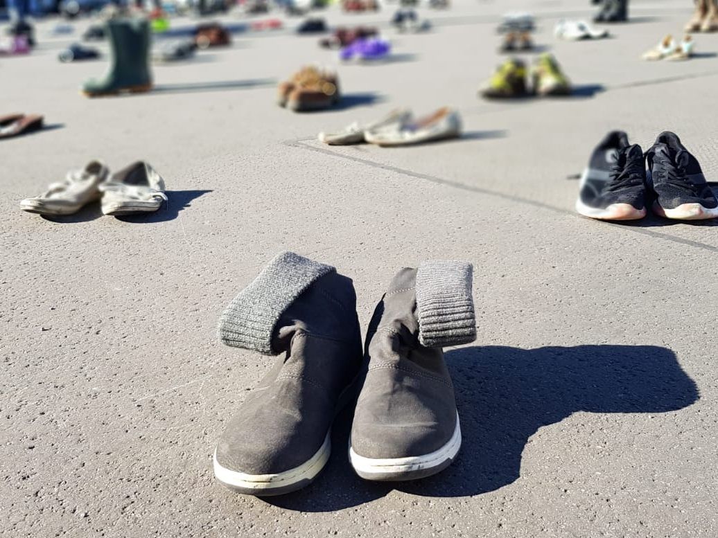 Die Schuhe sollten an die Opfer des Passivrauchens seit Mai erinnern. Die Schuhe sollten an die Opfer des Passivrauchens seit Mai erinnern.