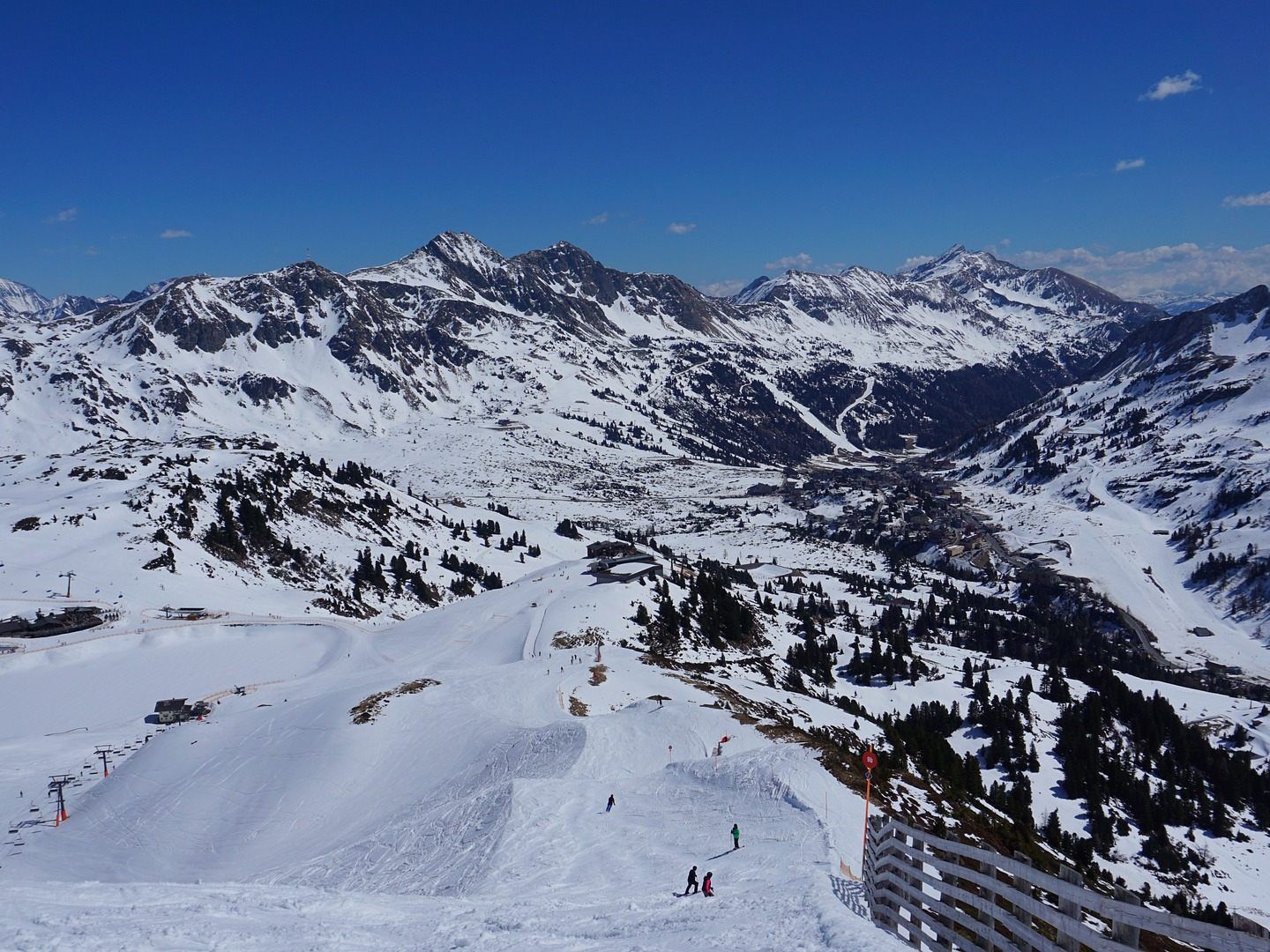 Für 100 Wiener Schüler wird es einen Gratis-Schnupper-Skikurs in Obertauern geben. Für 100 Wiener Schüler wird es einen Gratis-Schnupper-Skikurs in Obertauern geben.
