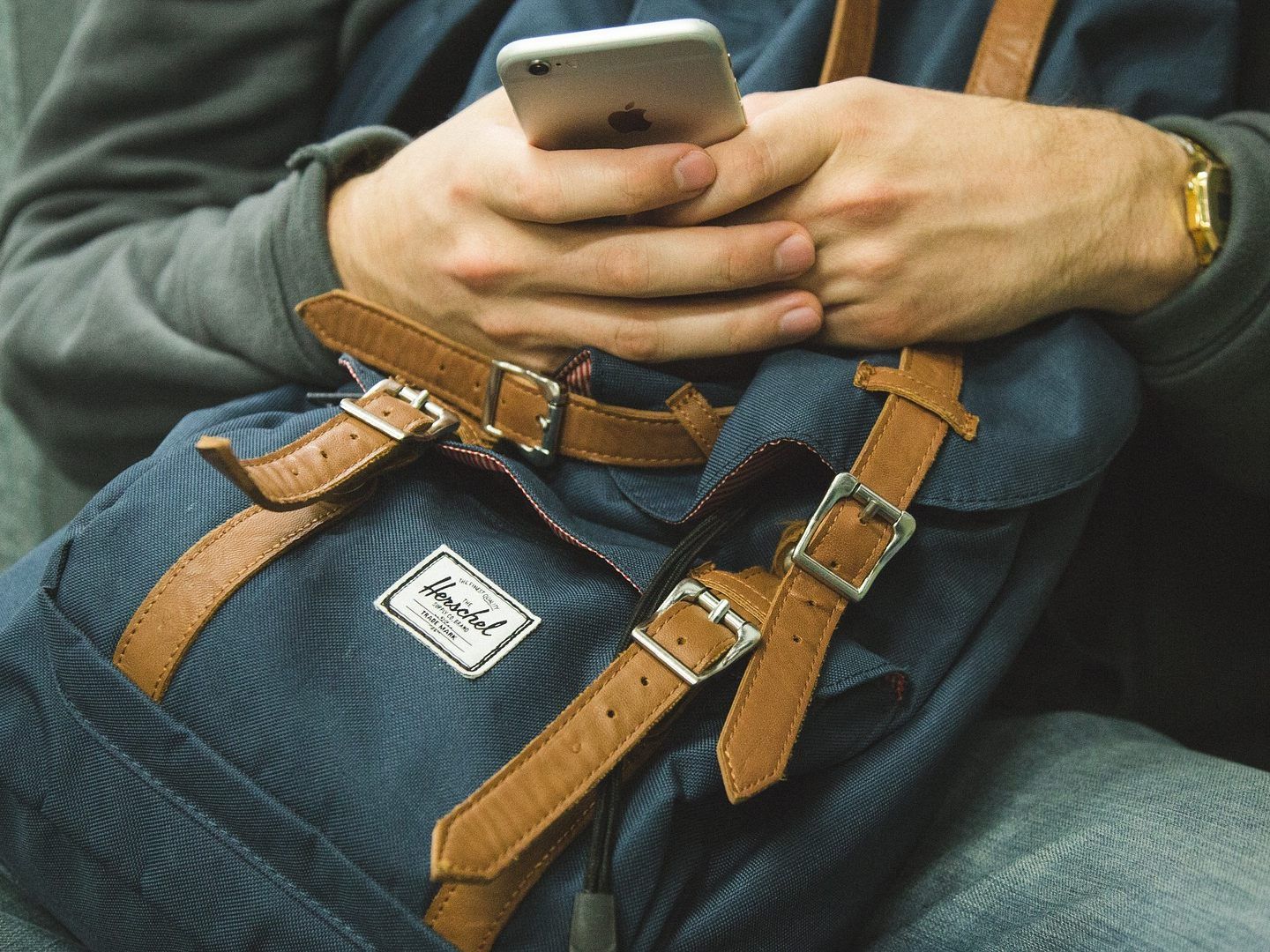 Auf Handy und Internet könnten nur die wenigsten Millennials verzichten. Auf Handy und Internet könnten nur die wenigsten Millennials verzichten.
