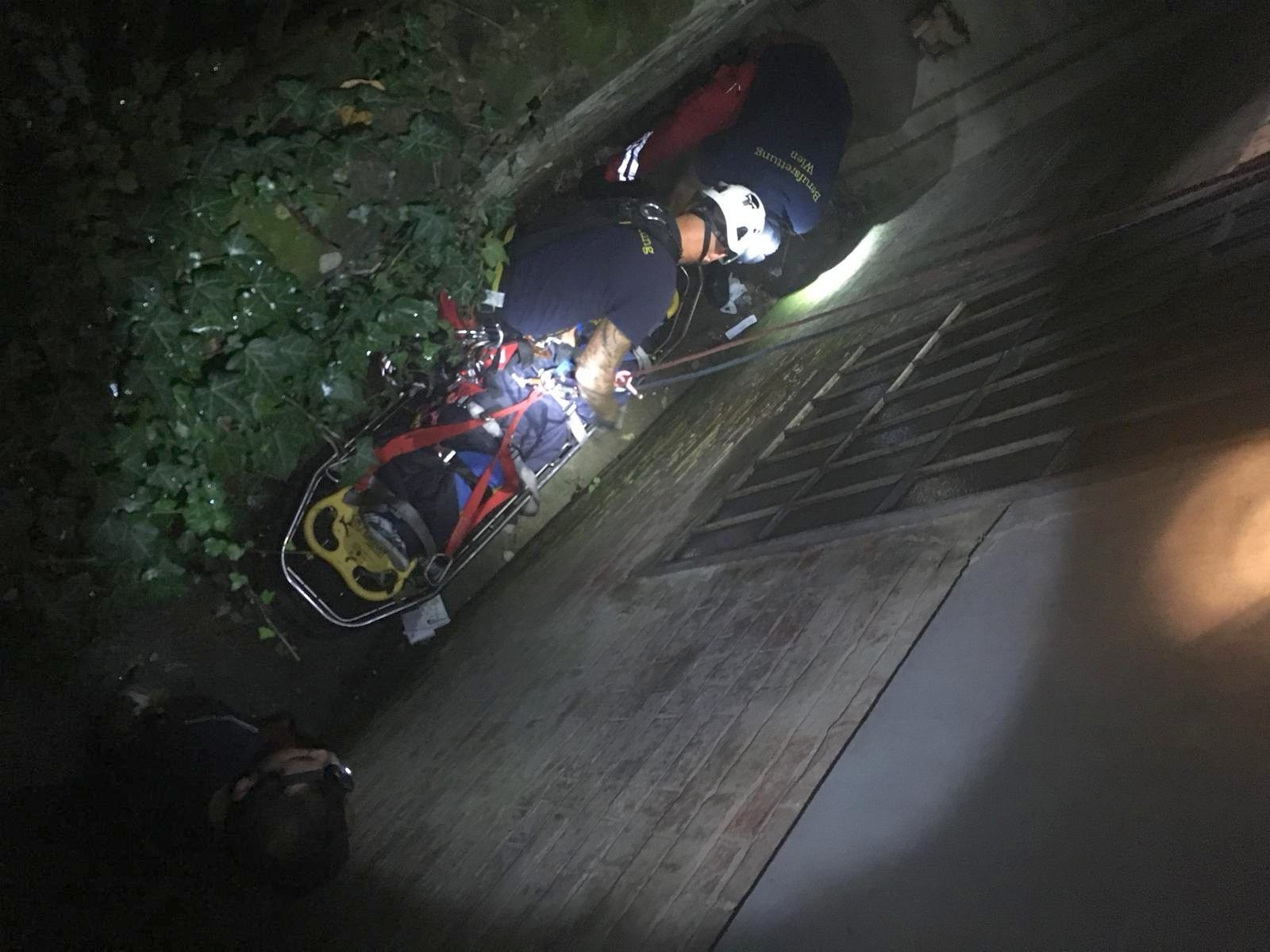 Der Sturz ereignete sich in der Kaunitzgasse in Wien-Mariahilf. Der Sturz ereignete sich in der Kaunitzgasse in Wien-Mariahilf.