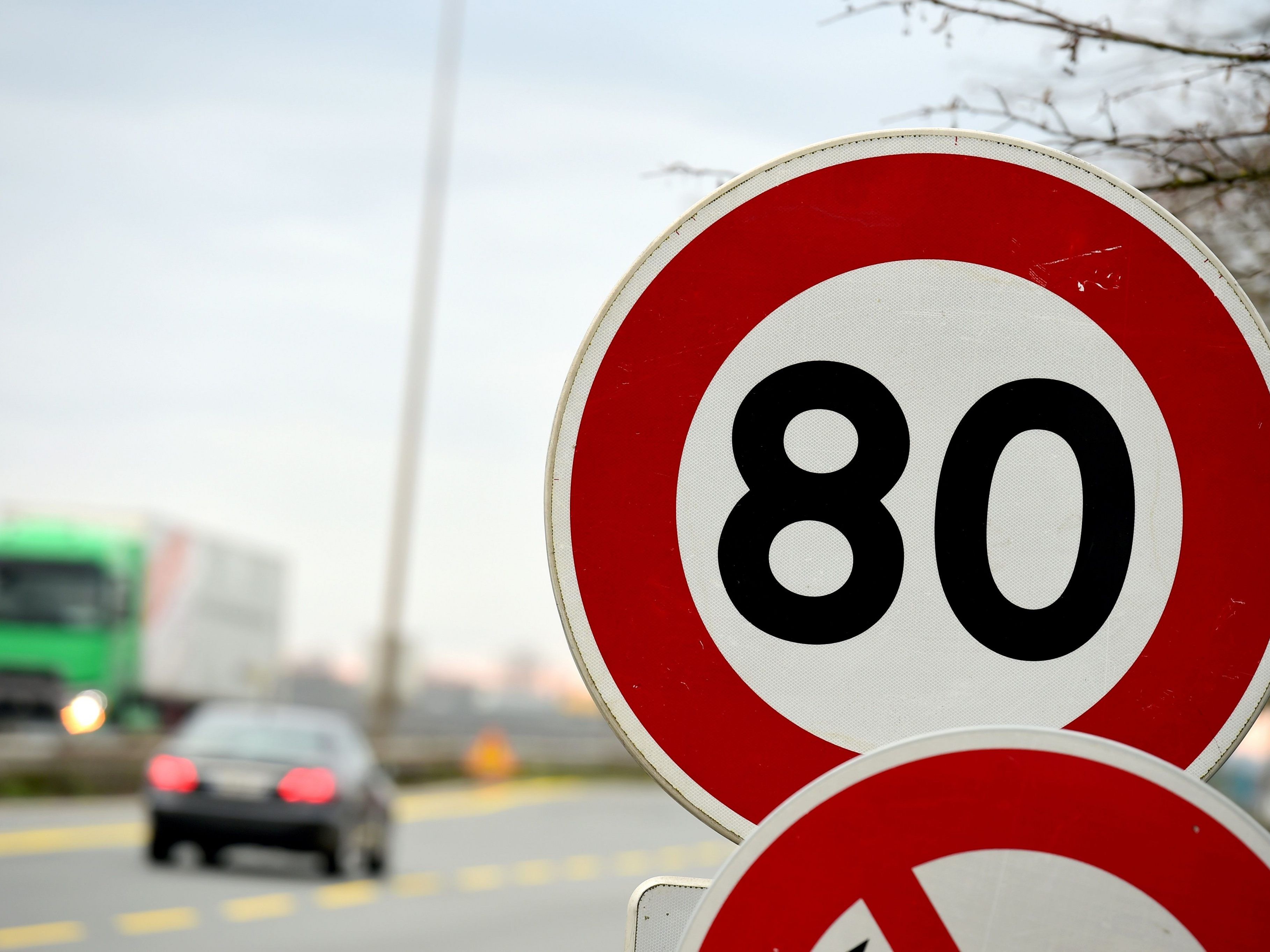 Wiener Neudorf: Demo für Tempo 80 auf der A2.