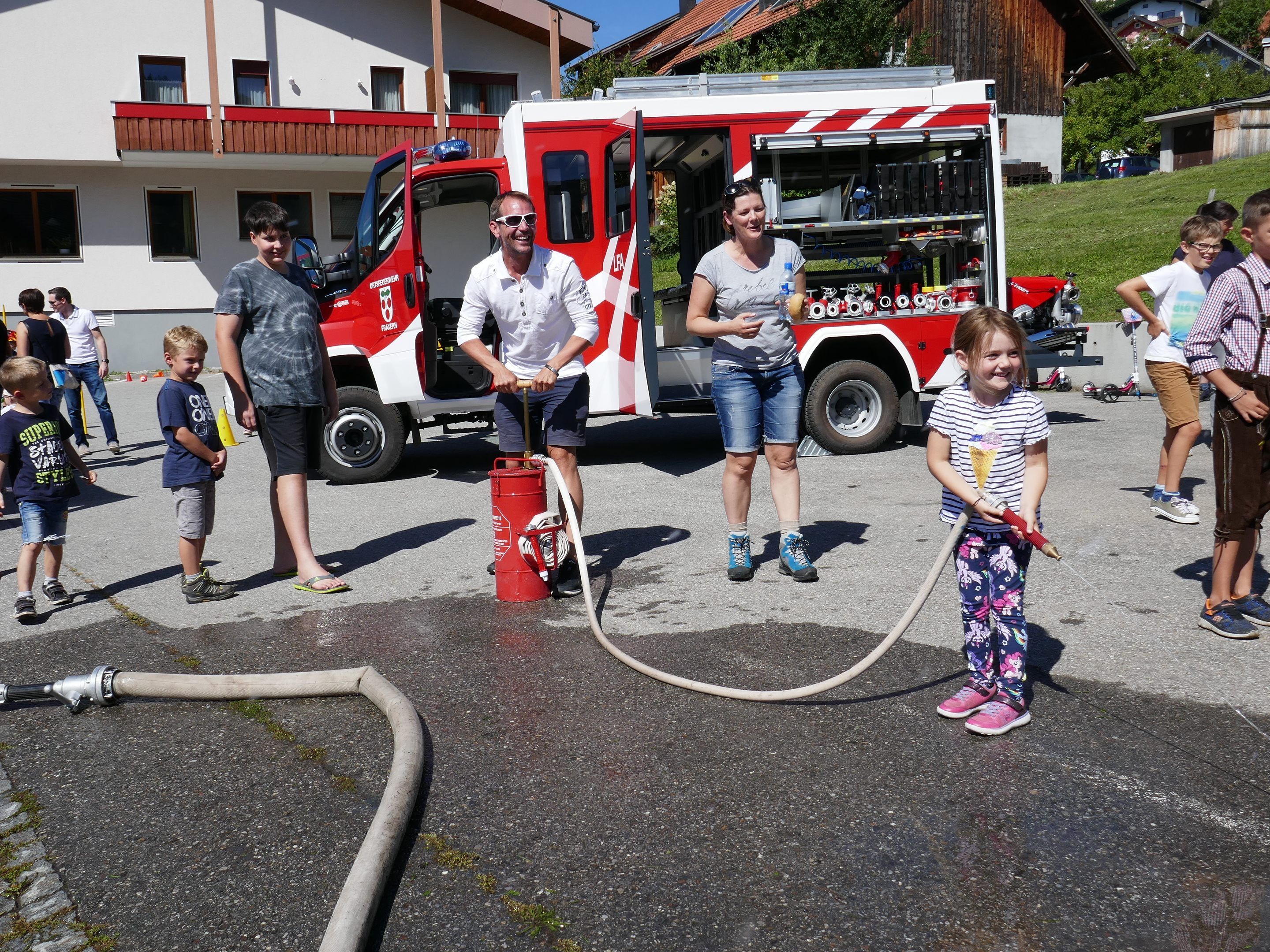 Klein und Groß hatten ihren Spaß beim Zielspritzen.