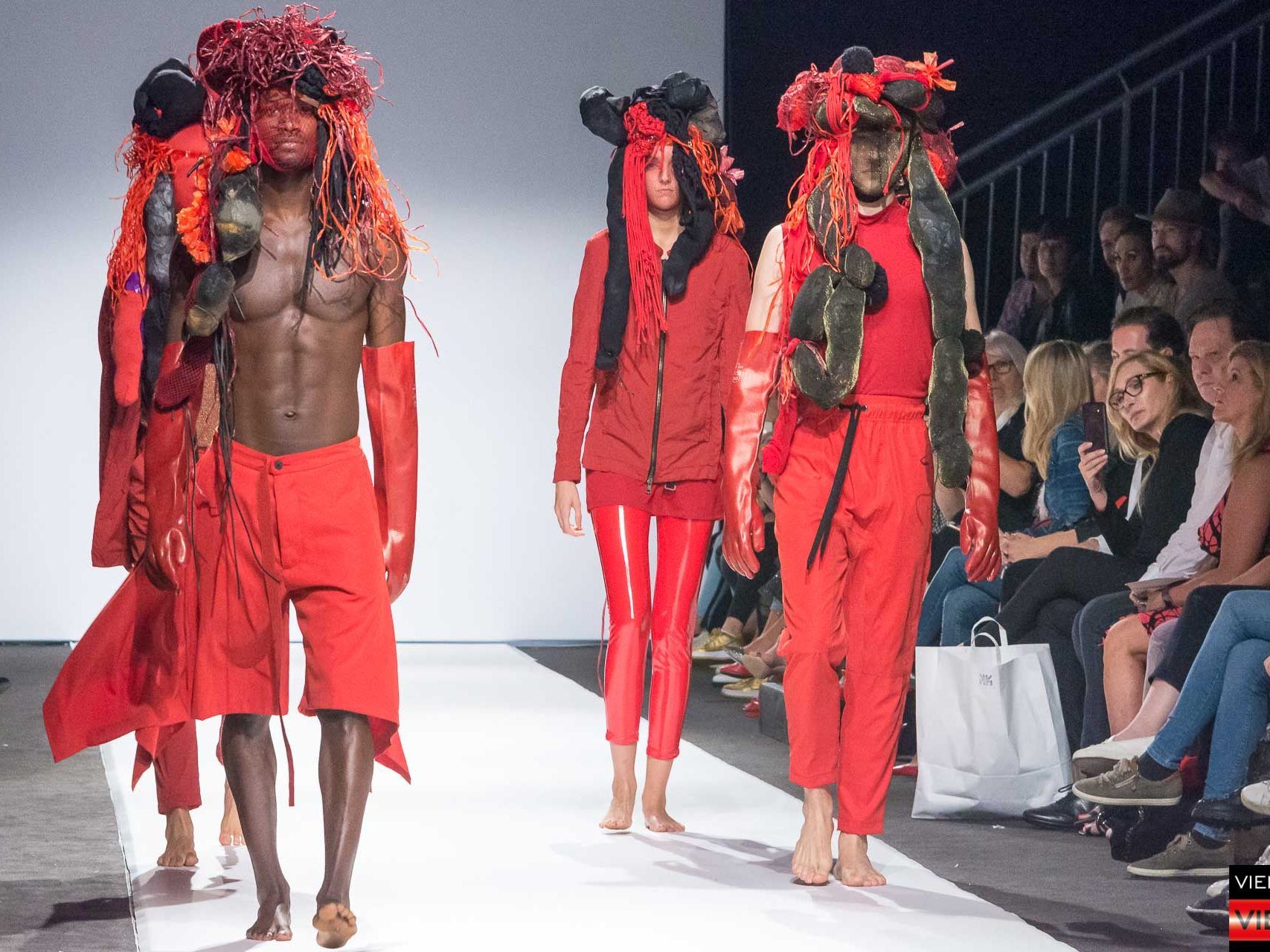 Ausgefallen, aber auch elegant ging es gestern bei der Vienna Fashion Week 2018 zu Ausgefallen, aber auch elegant ging es gestern bei der Vienna Fashion Week 2018 zu