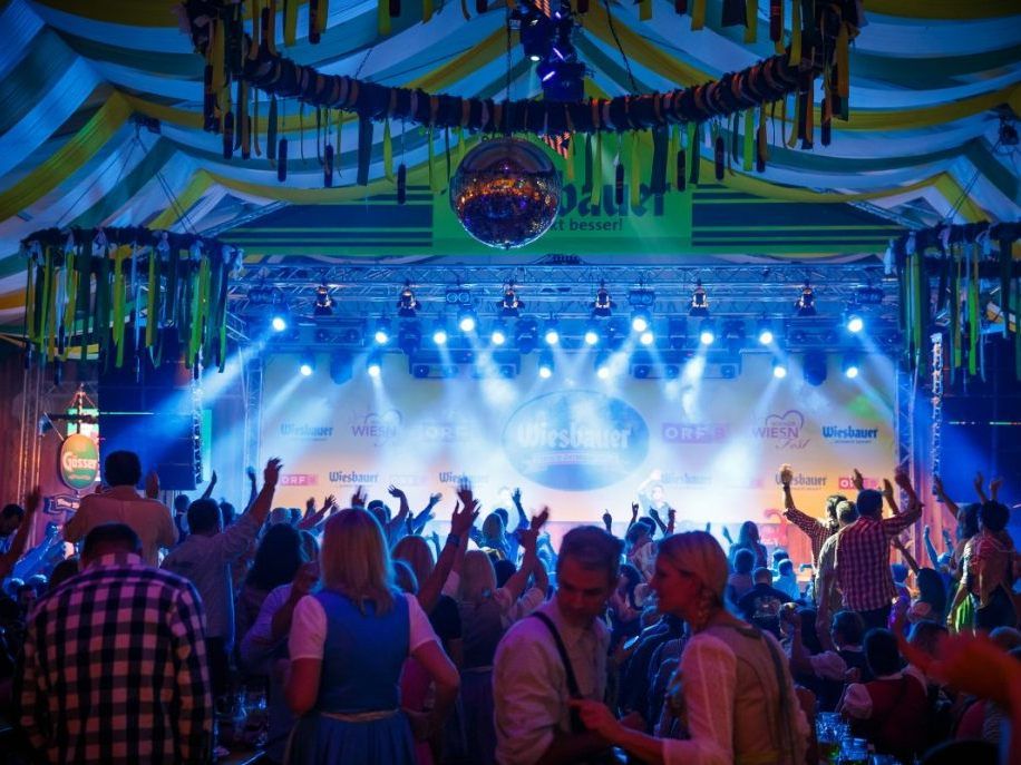 Die Wiener WIESN lässt besonders die Herzen von Schlager-Fans höher schlagen.