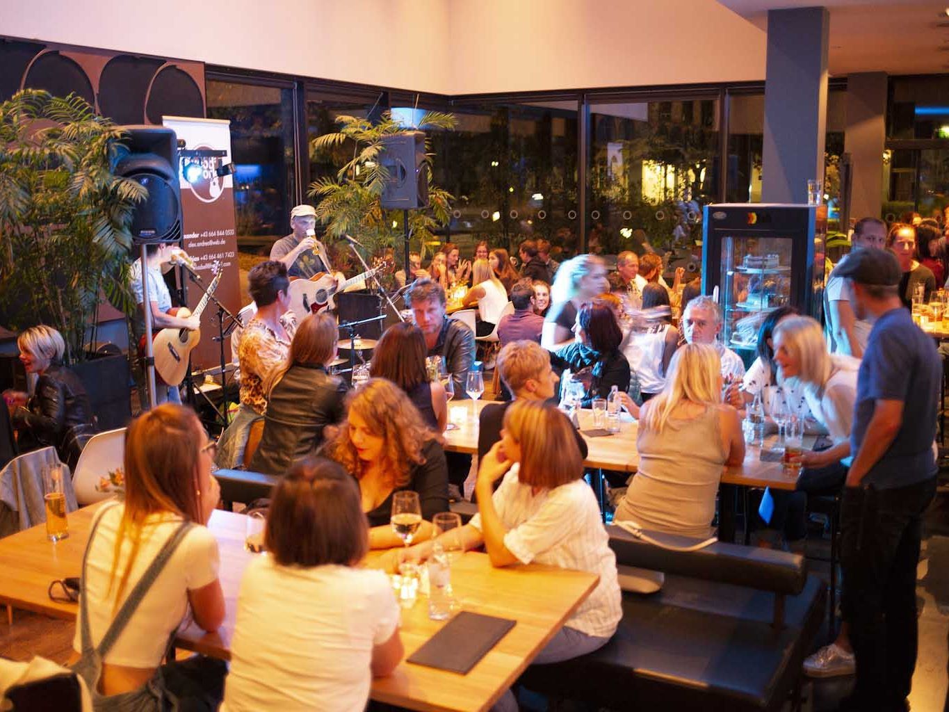 Feierstimmung im Restaurant Marktplatz