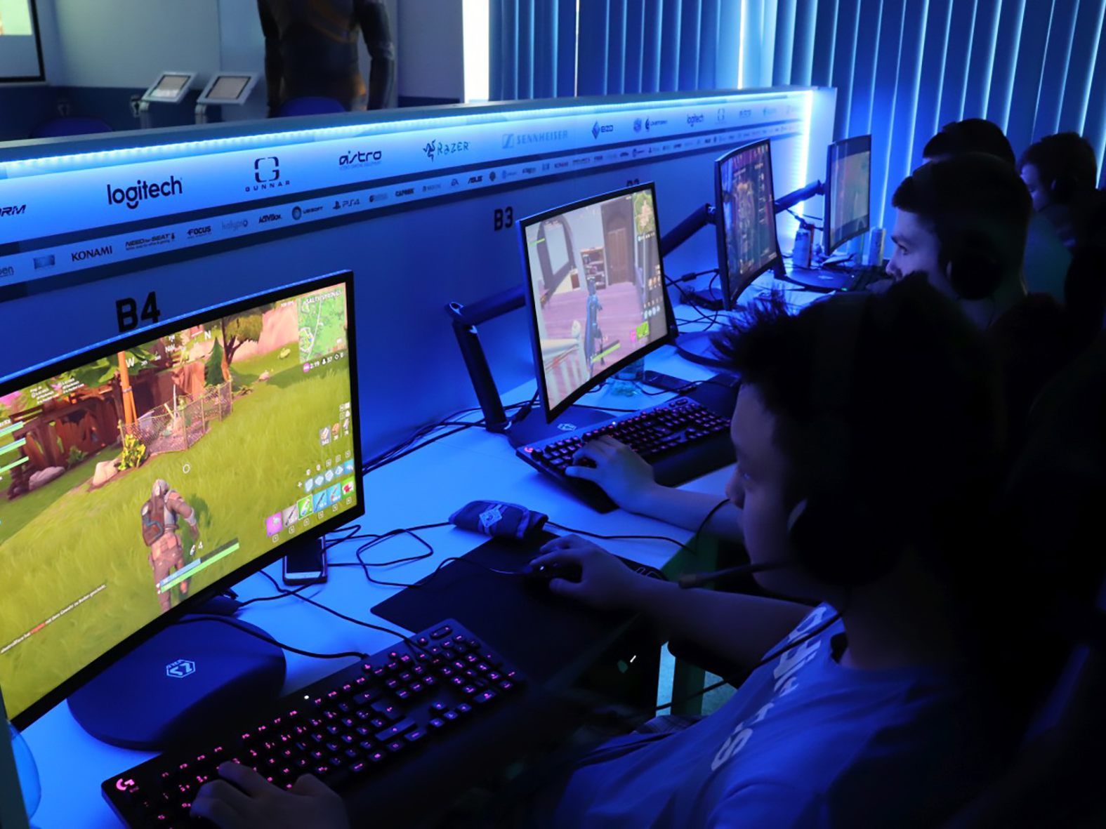 Bei Fortnite geht es darum, trotz Natur und anderer Spieler zu überleben. Bei Fortnite geht es darum, trotz Natur und anderer Spieler zu überleben.