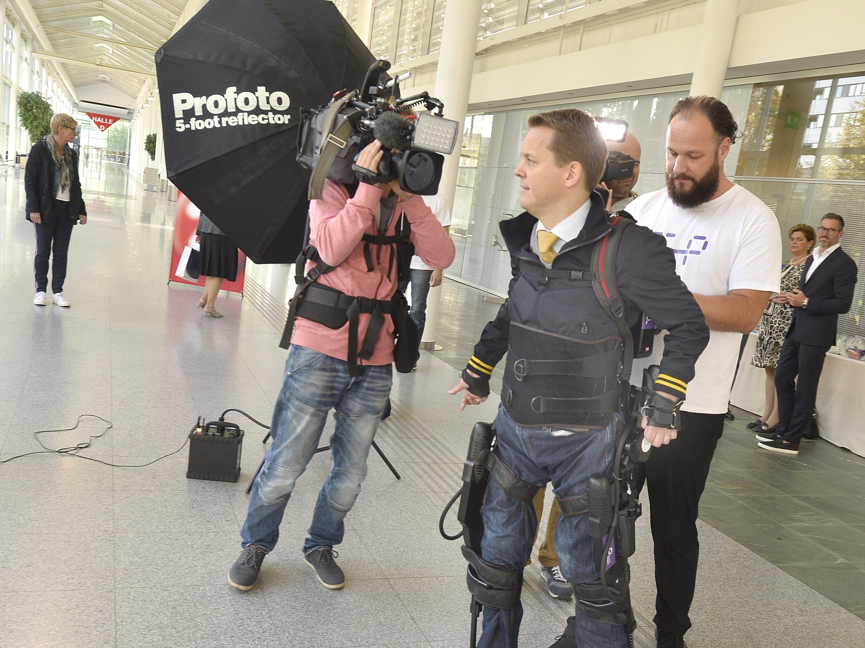 Das Exoskelett bietet Rollstuhlfahrern eine Trainingsmöglichkeit.