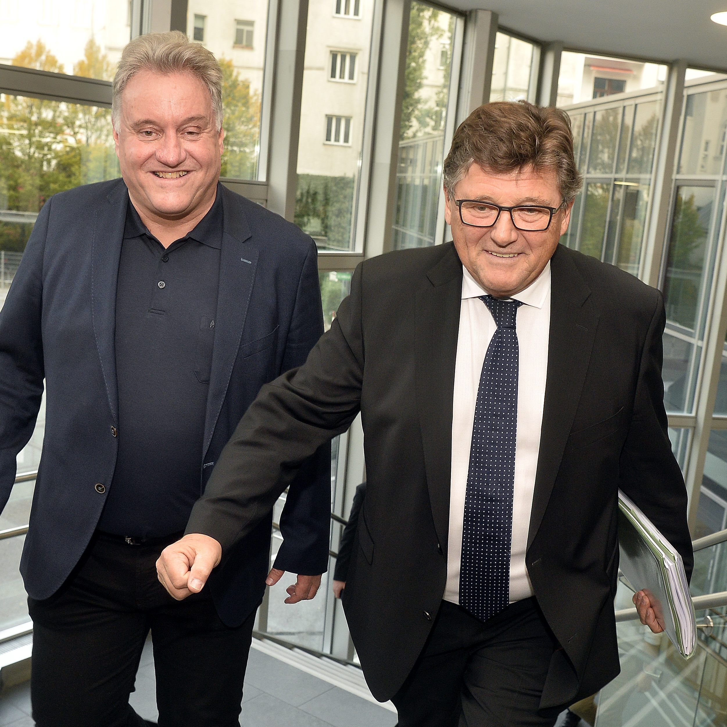 Rainer Wimmer (r.) und Karl Dürtscher bei den KV-Verhandlungen am Freitag.