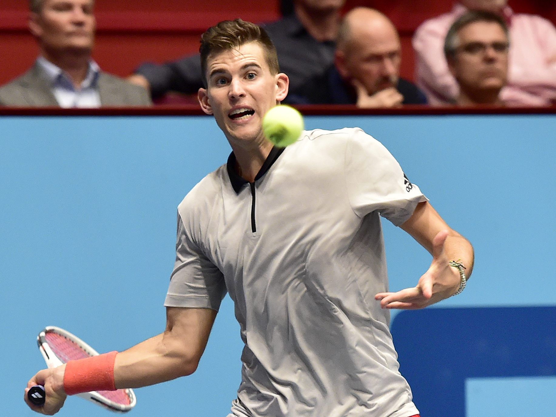 Thiem siegte beim Erste Bank Open am Dienstagabend und ist somit im Achtelfinale. Thiem siegte beim Erste Bank Open am Dienstagabend und ist somit im Achtelfinale.