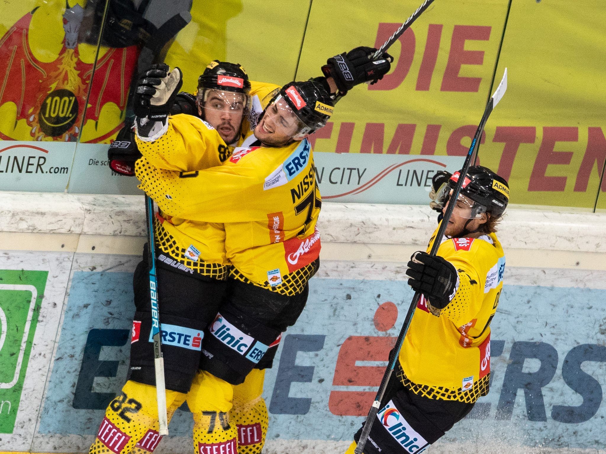 Die Vienna Capitals konnten auch einen Sieg über Red Bull Salzburg feiern. Die Vienna Capitals konnten auch einen Sieg über Red Bull Salzburg feiern.