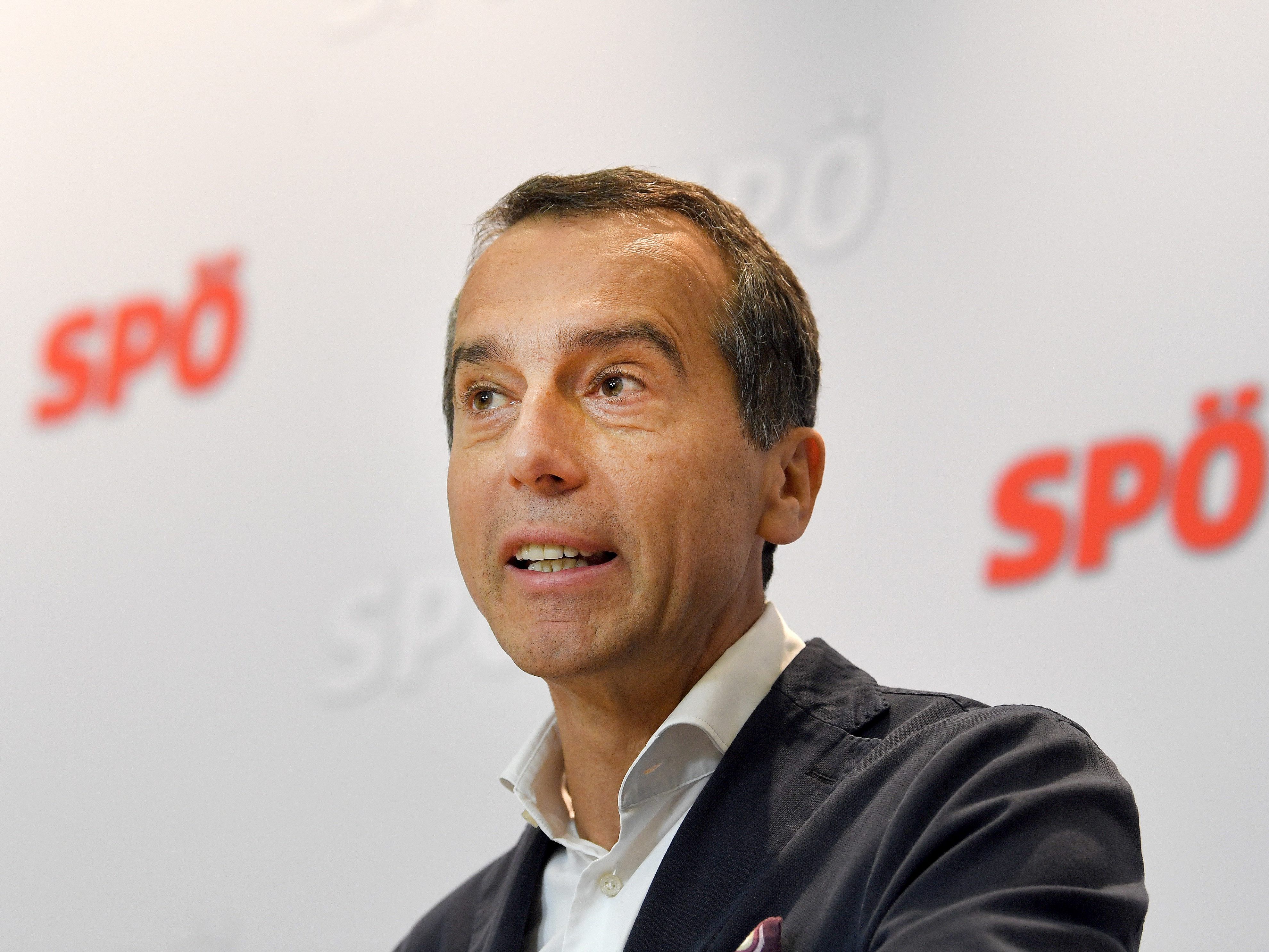 Der ehemalige SPÖ-Chef Christian Kern soll am Samstag seinen Rücktritt bekanntgeben. Der ehemalige SPÖ-Chef Christian Kern soll am Samstag seinen Rücktritt bekanntgeben.