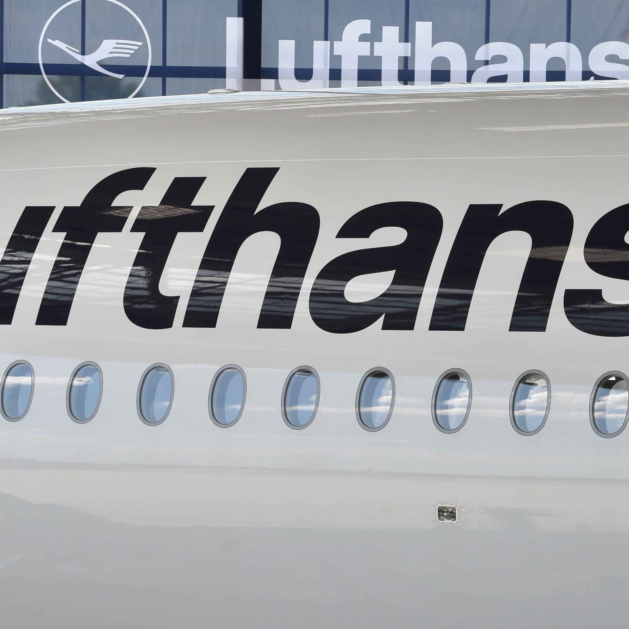 Laudamotion gibt 9 Lufthansa Flieger zurück.