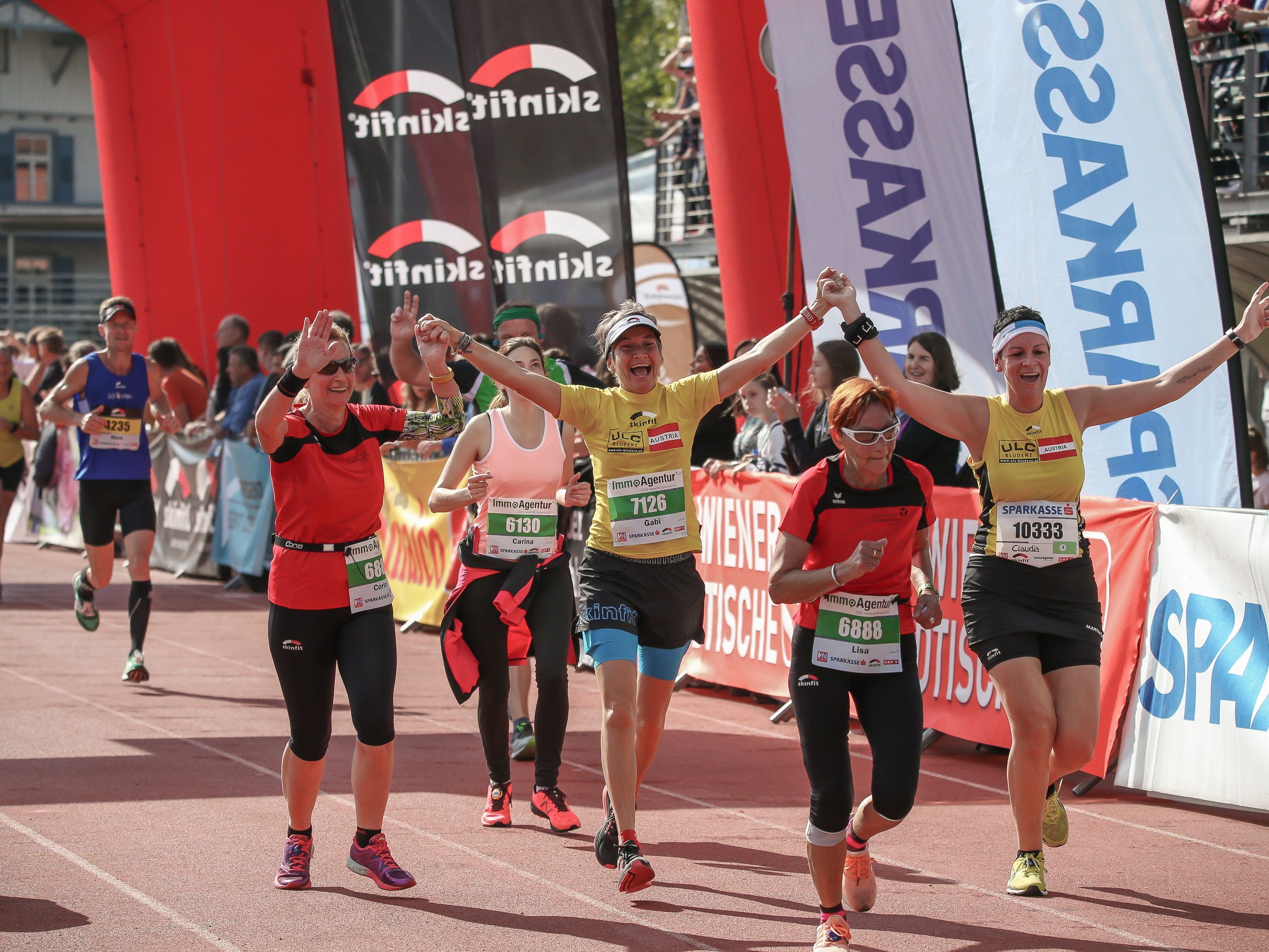 Glückliche Gesichter bei den Finishern