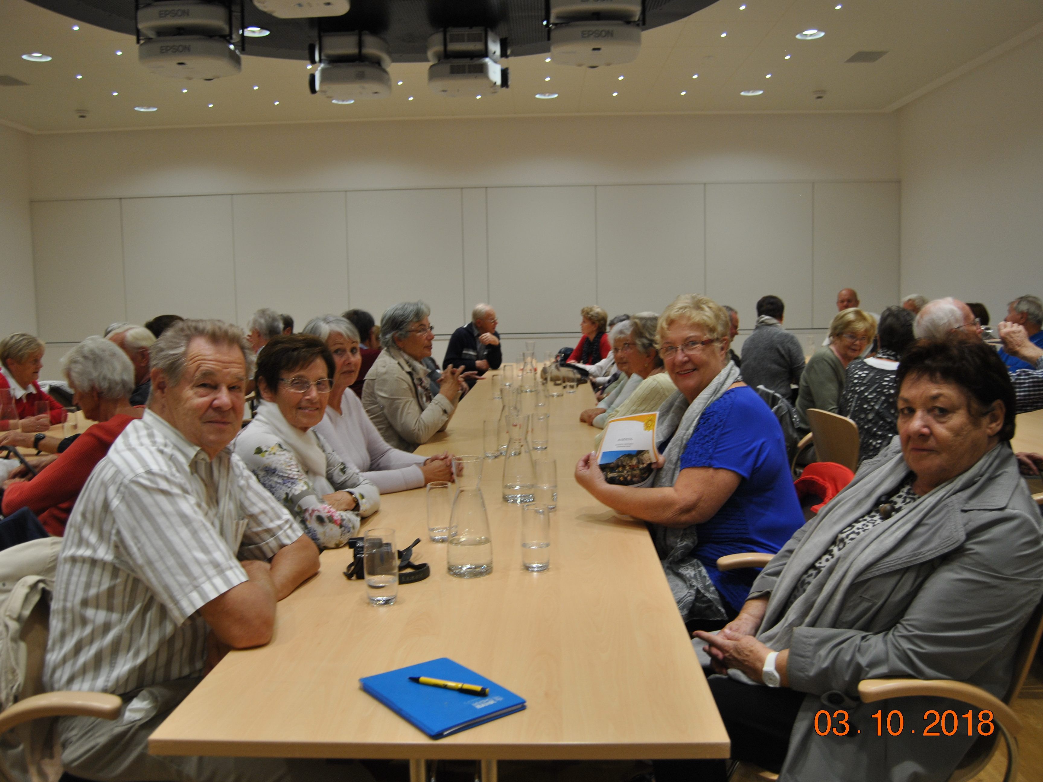 Die Senioren genossen die sehr gute Verköstigung Die Senioren genossen die sehr gute Verköstigung