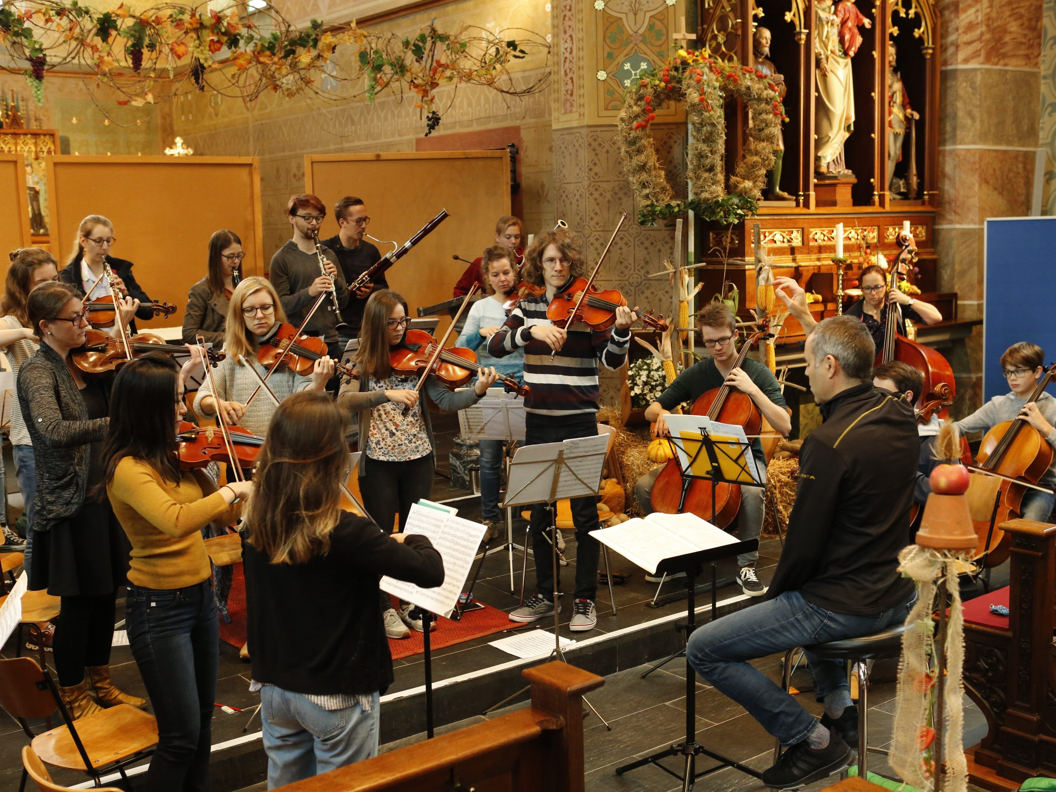 Kammer Philharmonie Vorarlberg unter der musikalischen Leitung von Stefan Susana. Kammer Philharmonie Vorarlberg unter der musikalischen Leitung von Stefan Susana.