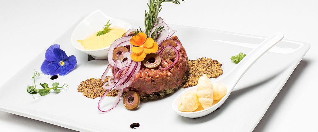 Das Tartar gibt’s in der originalen Beef-Variante oder vegan mit Okara.