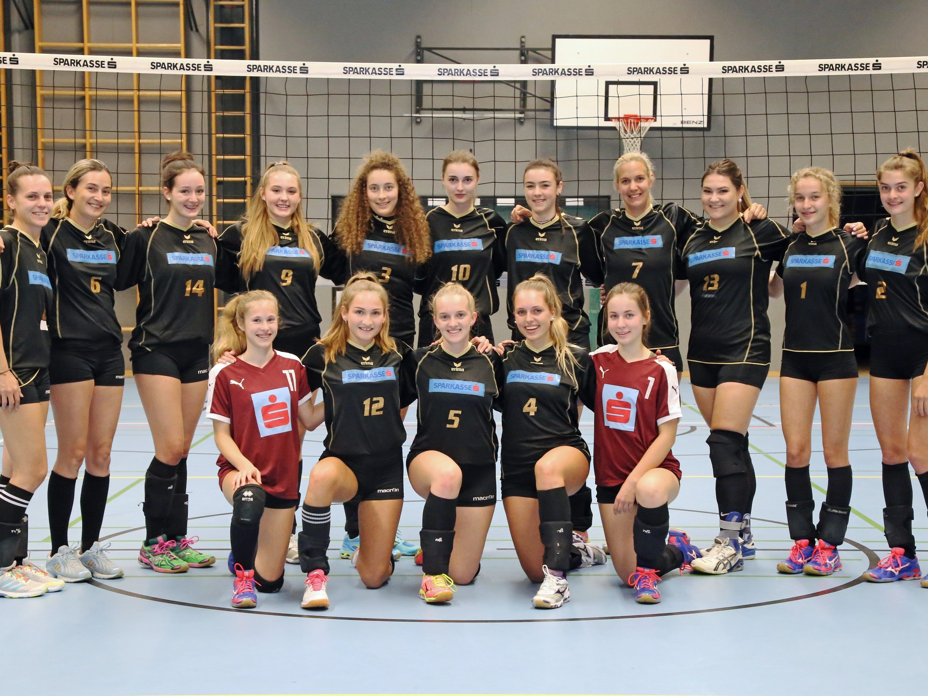 Die Damen freuen sich über den positiven Auftakt.