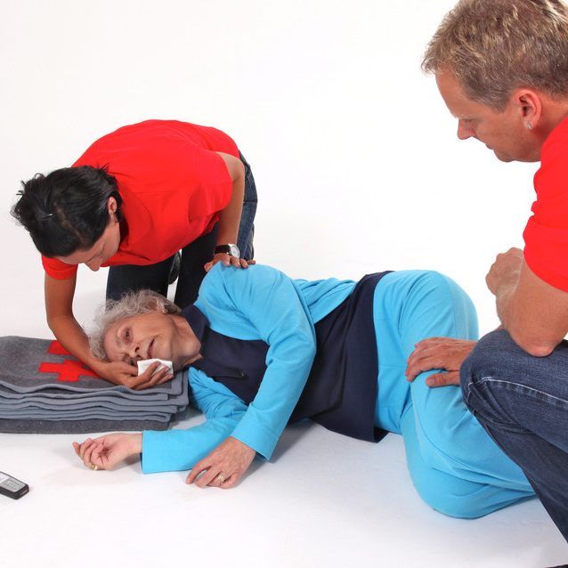 Die Anzeichen eines Schlaganfalls früh zu erkennen, kann Leben retten.