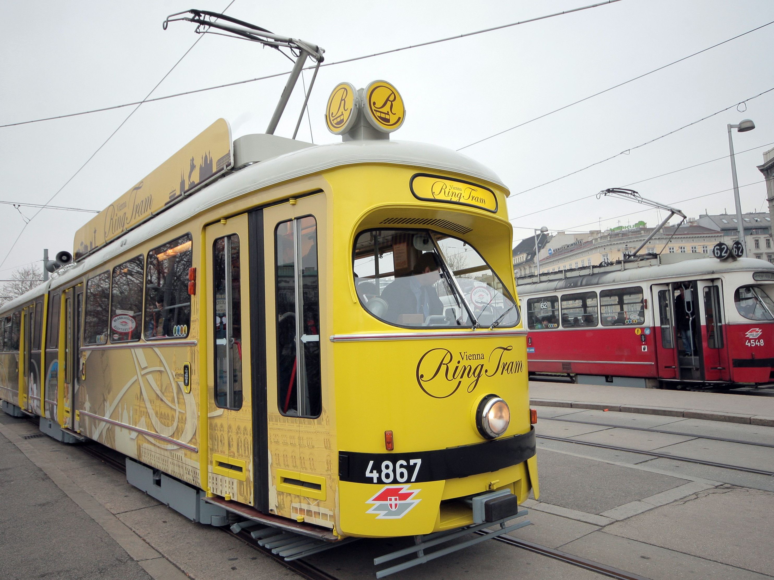 Die Vienna Ring Tram ist jetzt auch bei einigen Pässen der Vienna Sightseeing Tours integriert. Die Vienna Ring Tram ist jetzt auch bei einigen Pässen der Vienna Sightseeing Tours integriert.