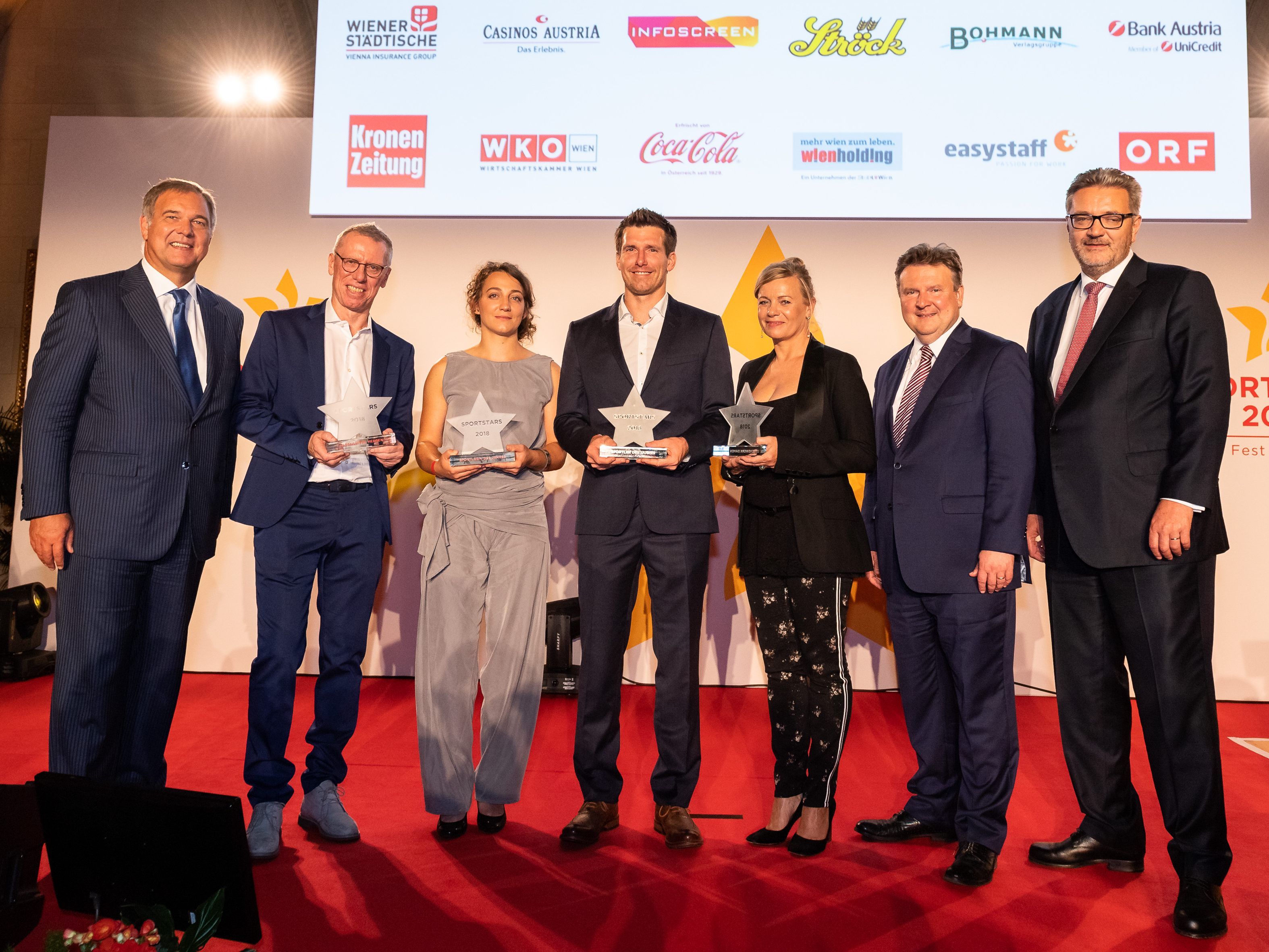 Die ausgezeichneten (jeweils mit Stern, v.l.) Peter Stöger, Mauela Mandl, Alexander Peya, und Alexandra Worisch. Die ausgezeichneten (jeweils mit Stern, v.l.) Peter Stöger, Mauela Mandl, Alexander Peya, und Alexandra Worisch.