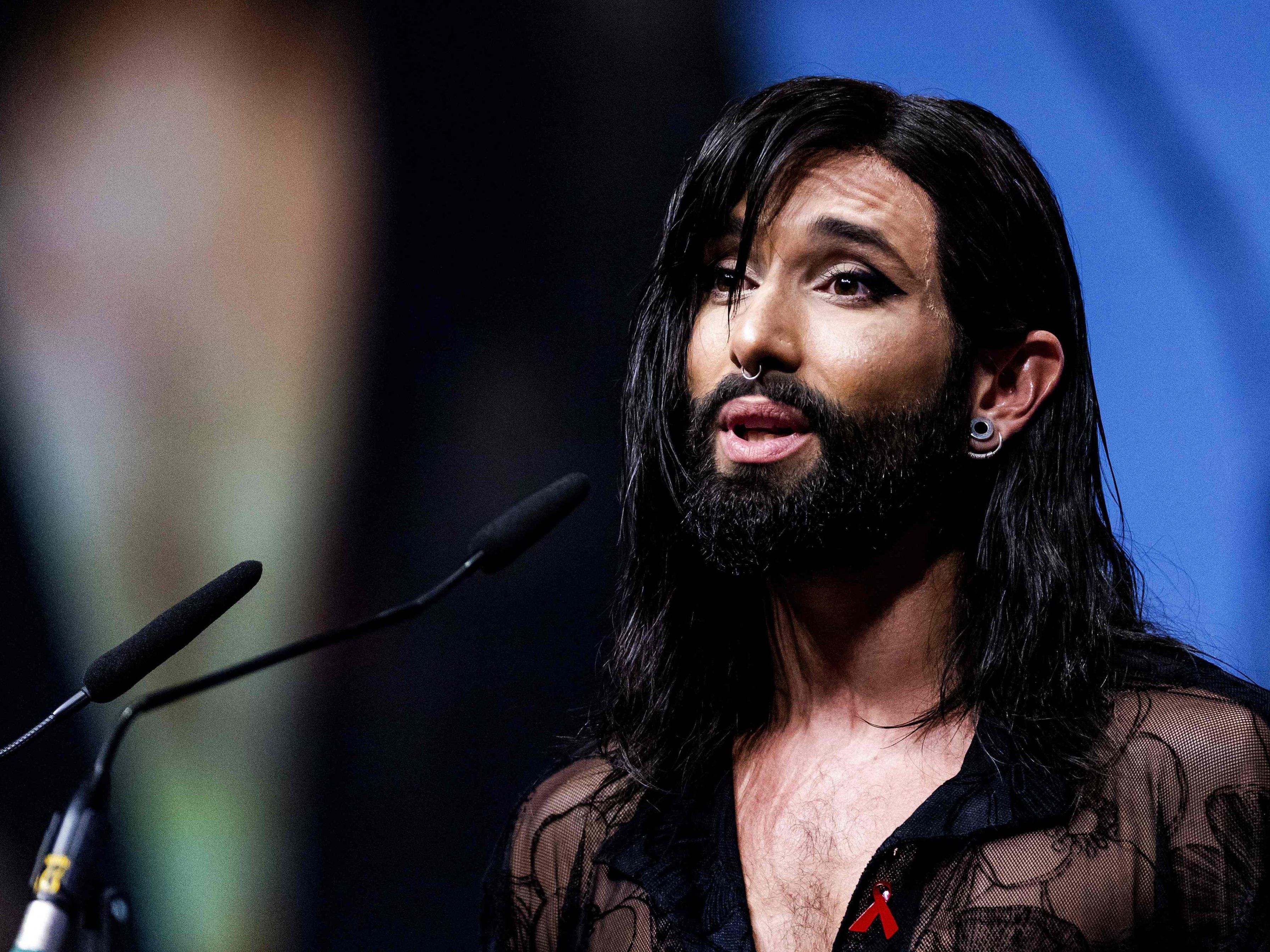 Unter dem Namen Conchita geht Tom Neuwirth noch einmal auf Tournee. Unter dem Namen Conchita geht Tom Neuwirth noch einmal auf Tournee.