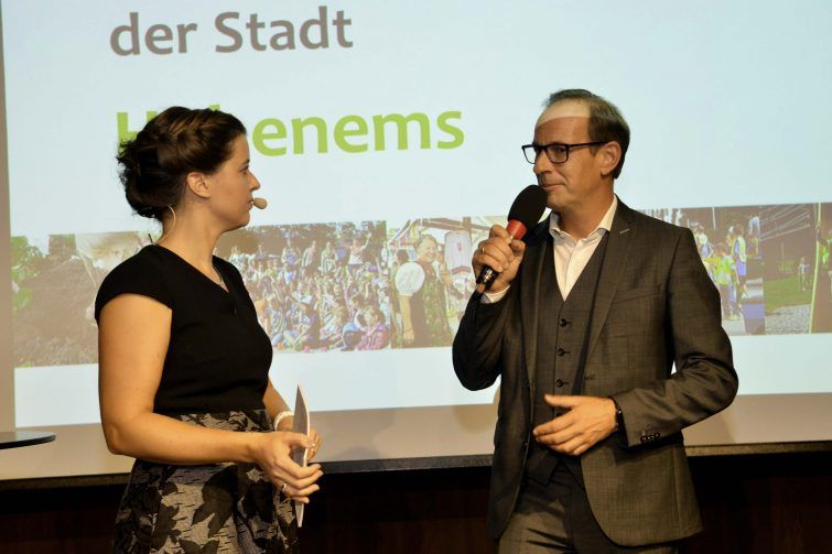 Bürgermeister Dieter Egger erläutert die Hohenemser Erfolgsgeschichte. Bürgermeister Dieter Egger erläutert die Hohenemser Erfolgsgeschichte.