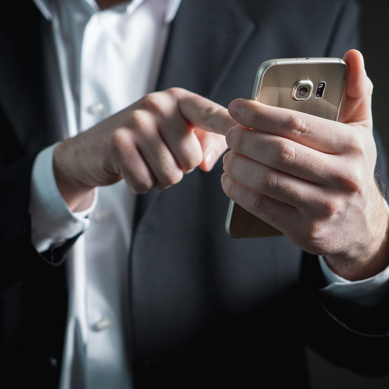 Milliarden Nutzer sind durch die Sicherheitslücke bei WhatsApp gefährdet.