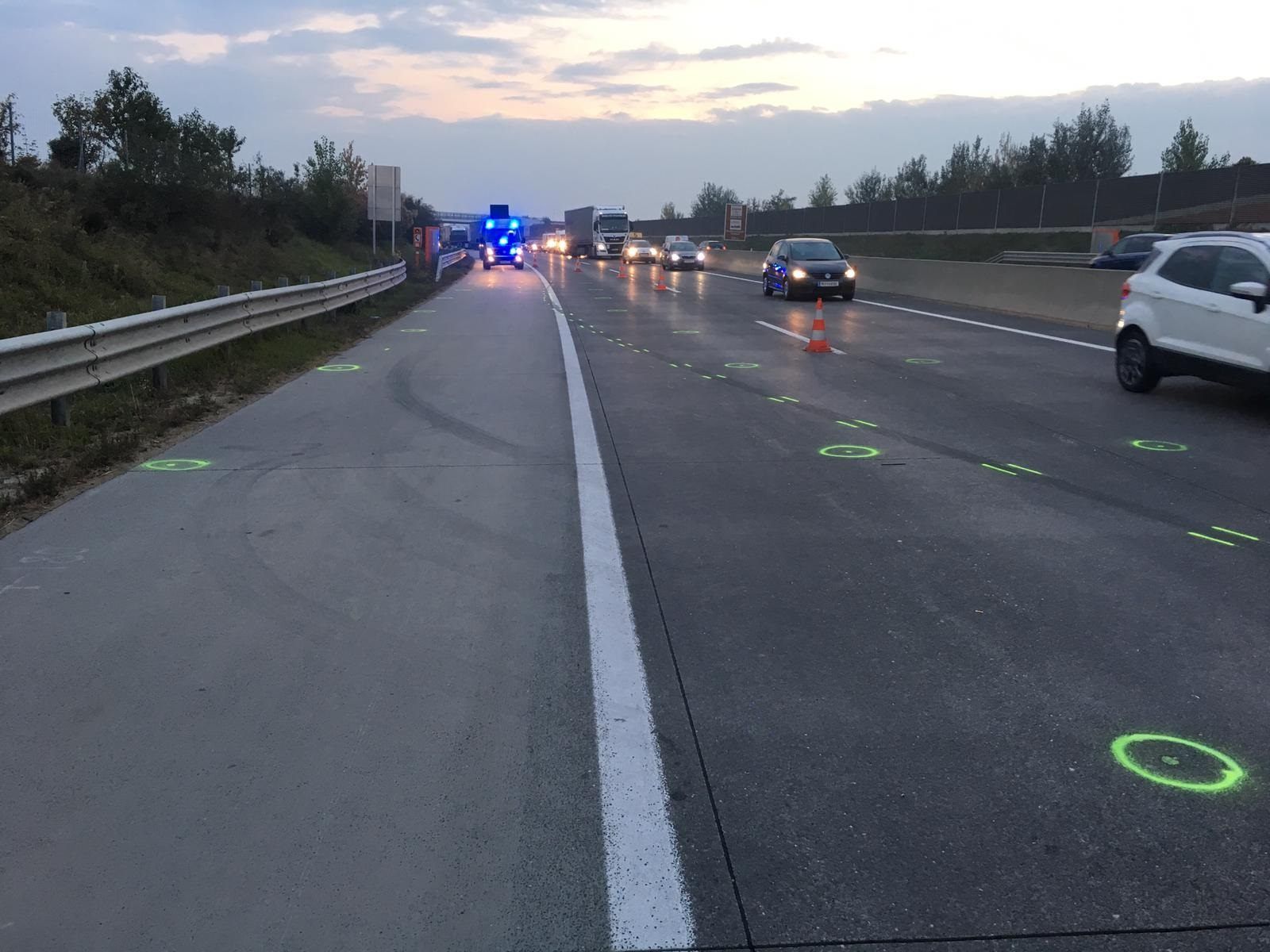 Nach dem Unfall auf der S2 kam es zu einer Auseinandersetzung. Nach dem Unfall auf der S2 kam es zu einer Auseinandersetzung.