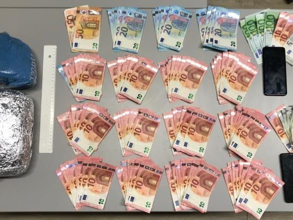 Die Männer hatten 1,5 Kilo Cannabis und 2.000 Euro dabei.