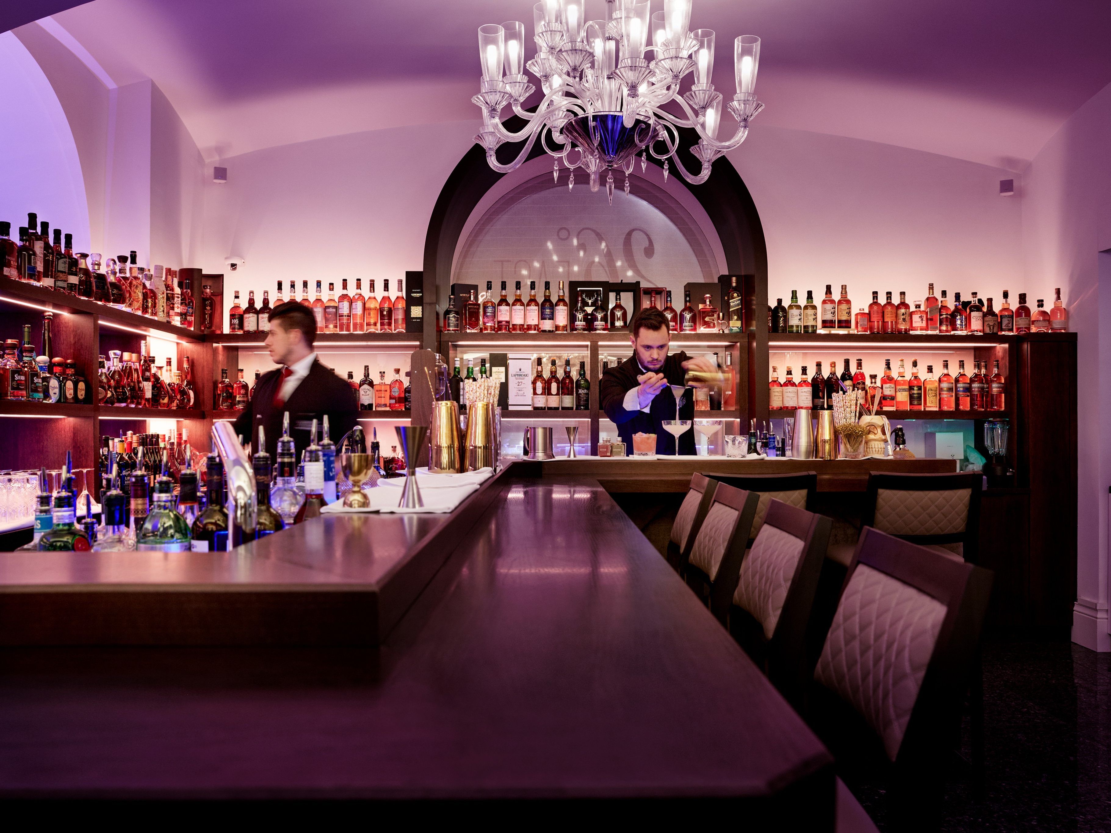 Die 26° EAST Bar in Wien wurde zur Hotelbar des Jahres 2018 gekürt. Die 26° EAST Bar in Wien wurde zur Hotelbar des Jahres 2018 gekürt.