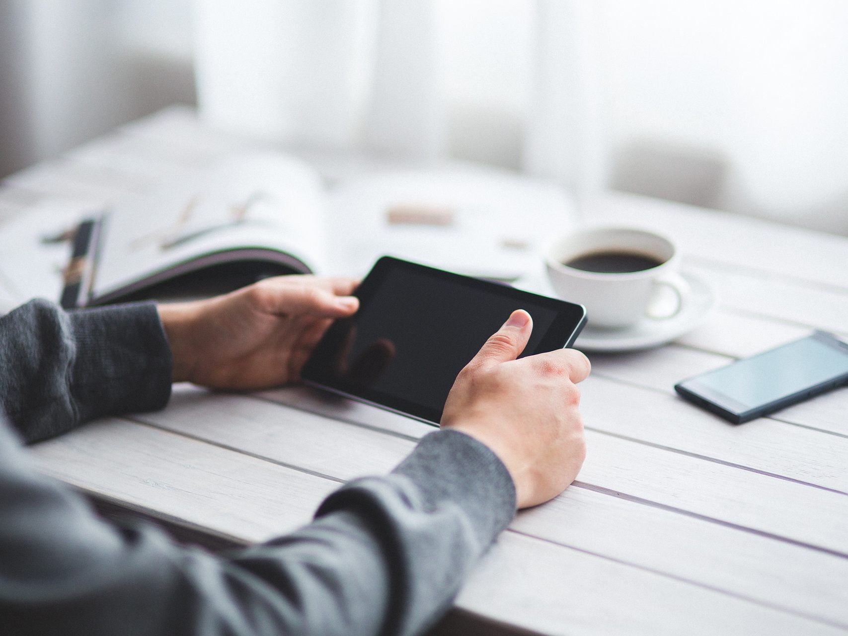 Statistisch gesehen nutzen Männer im Job öfter Computer, Laptops, Tablets oder Smartphones. Statistisch gesehen nutzen Männer im Job öfter Computer, Laptops, Tablets oder Smartphones.